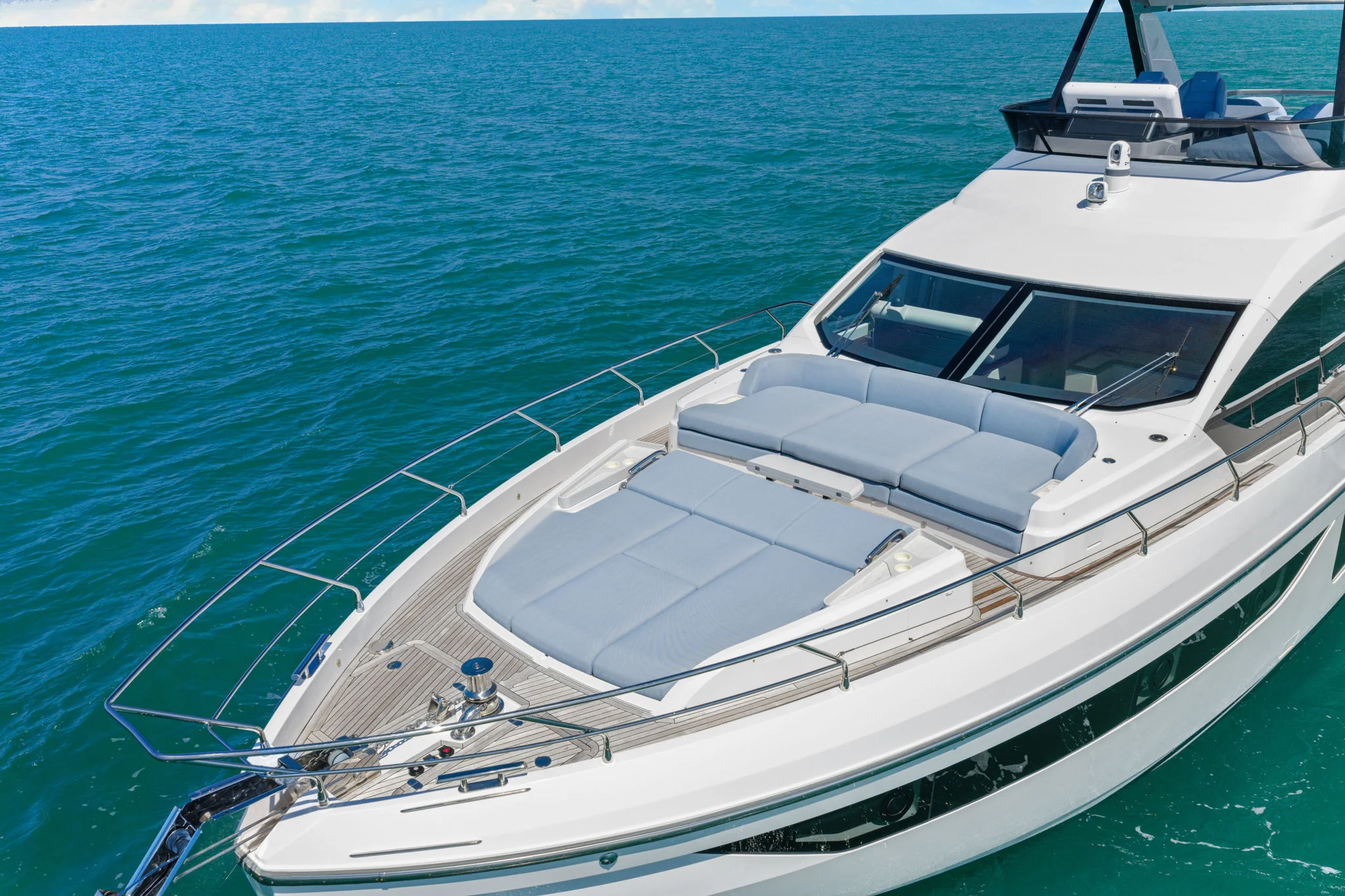 2025 Azimut 68 FLY Image Thumbnail #8