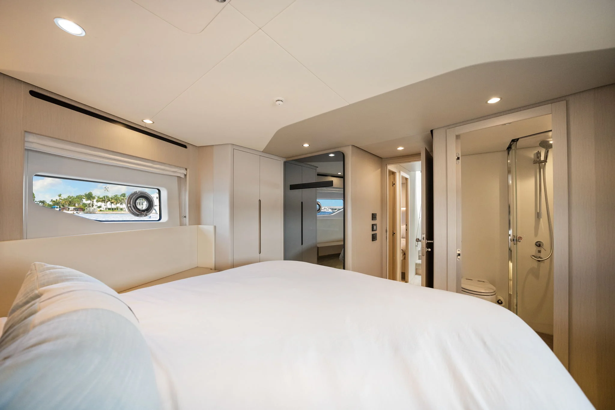 2025 Azimut 68 FLY Image Thumbnail #29