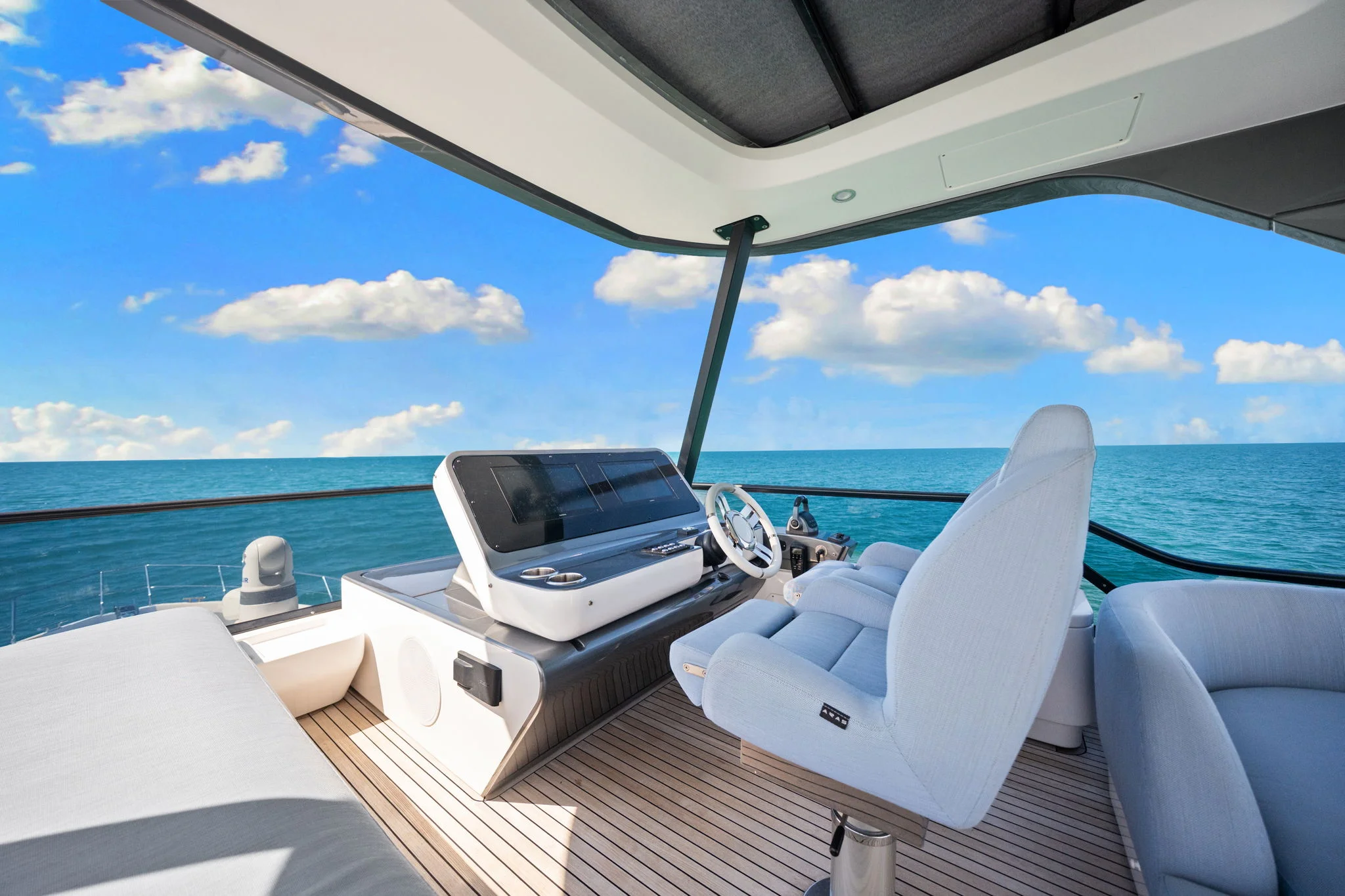 2025 Azimut 68 FLY Image Thumbnail #60