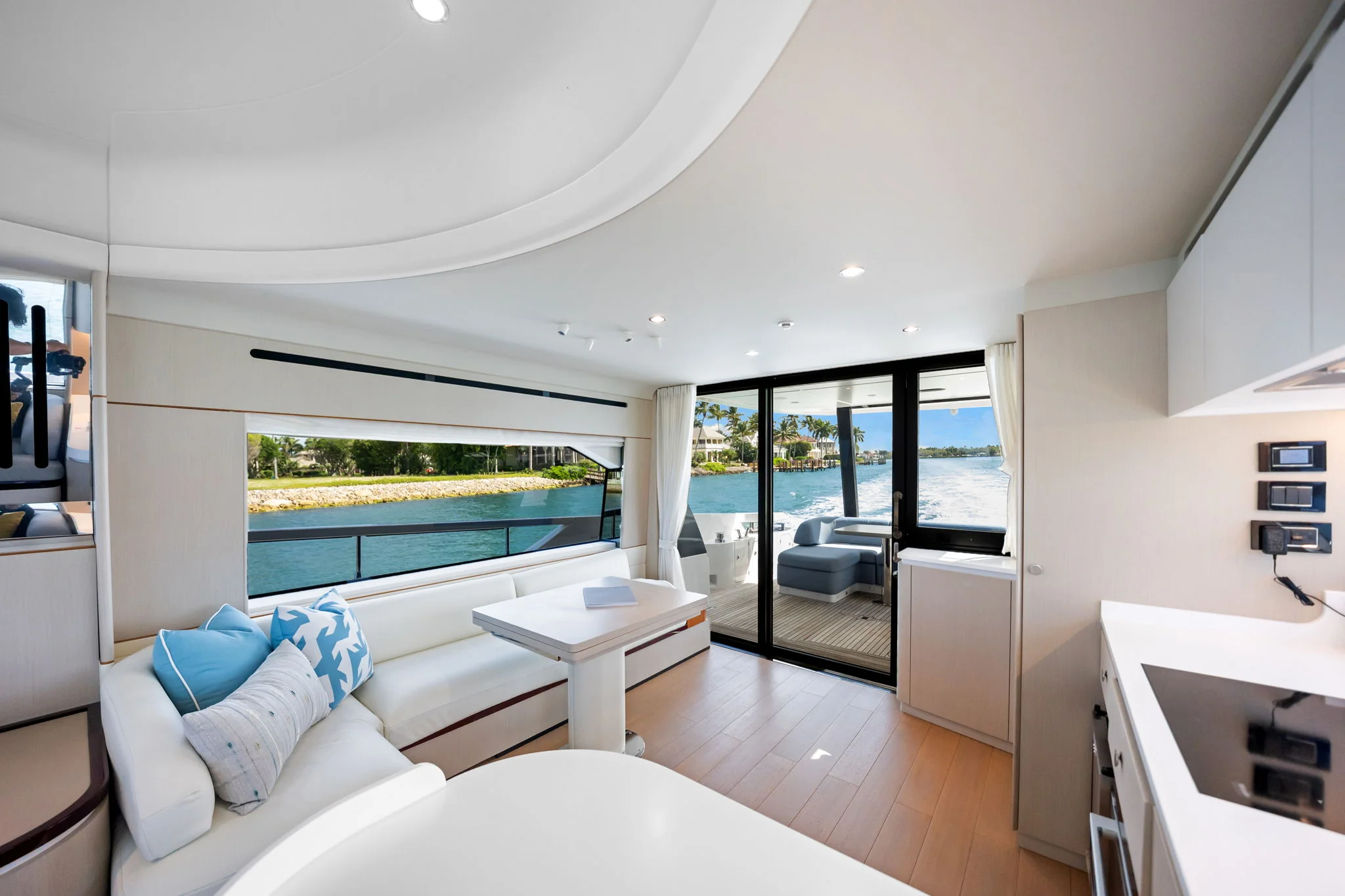 2025 Azimut 68 FLY Image Thumbnail #25