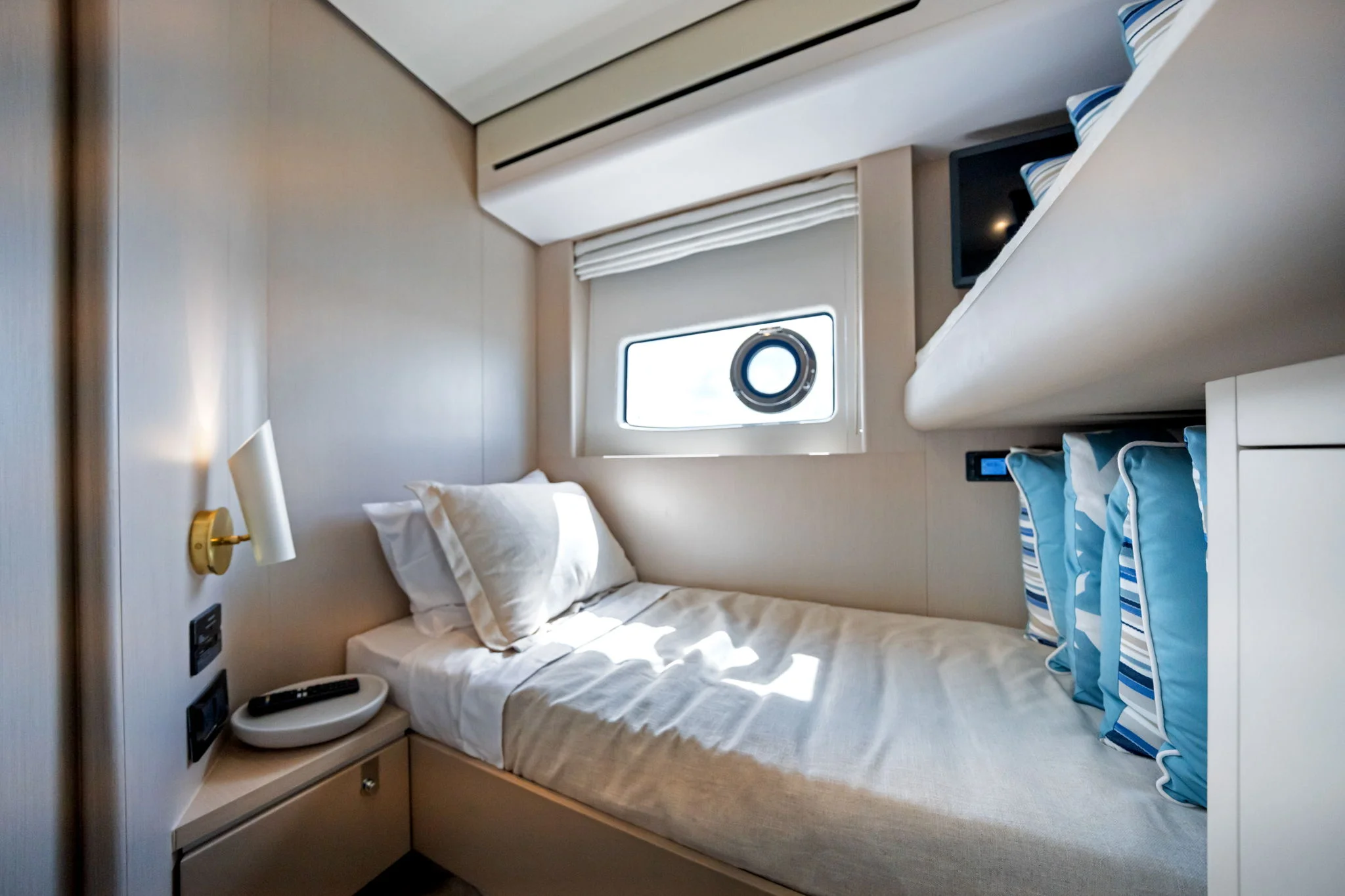 2025 Azimut 68 FLY Image Thumbnail #39