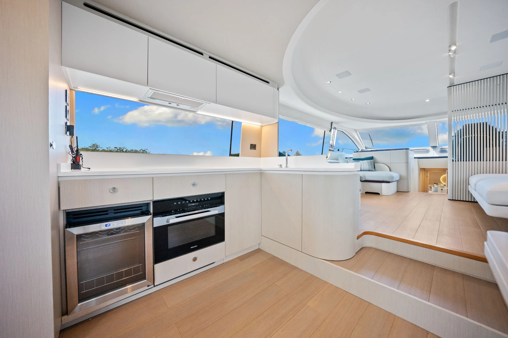 2025 Azimut 68 FLY Image Thumbnail #22