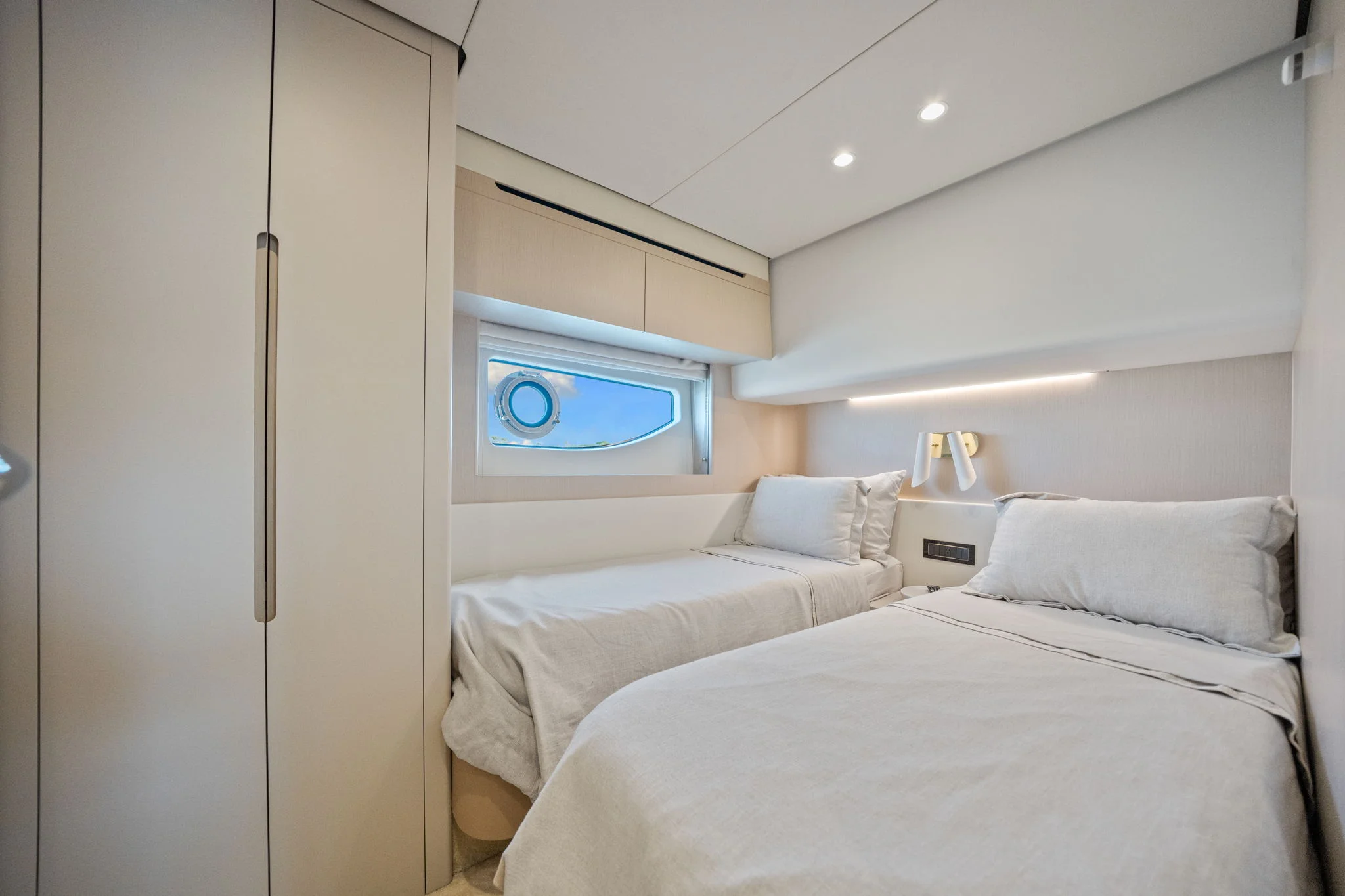 2025 Azimut 68 FLY Image Thumbnail #37