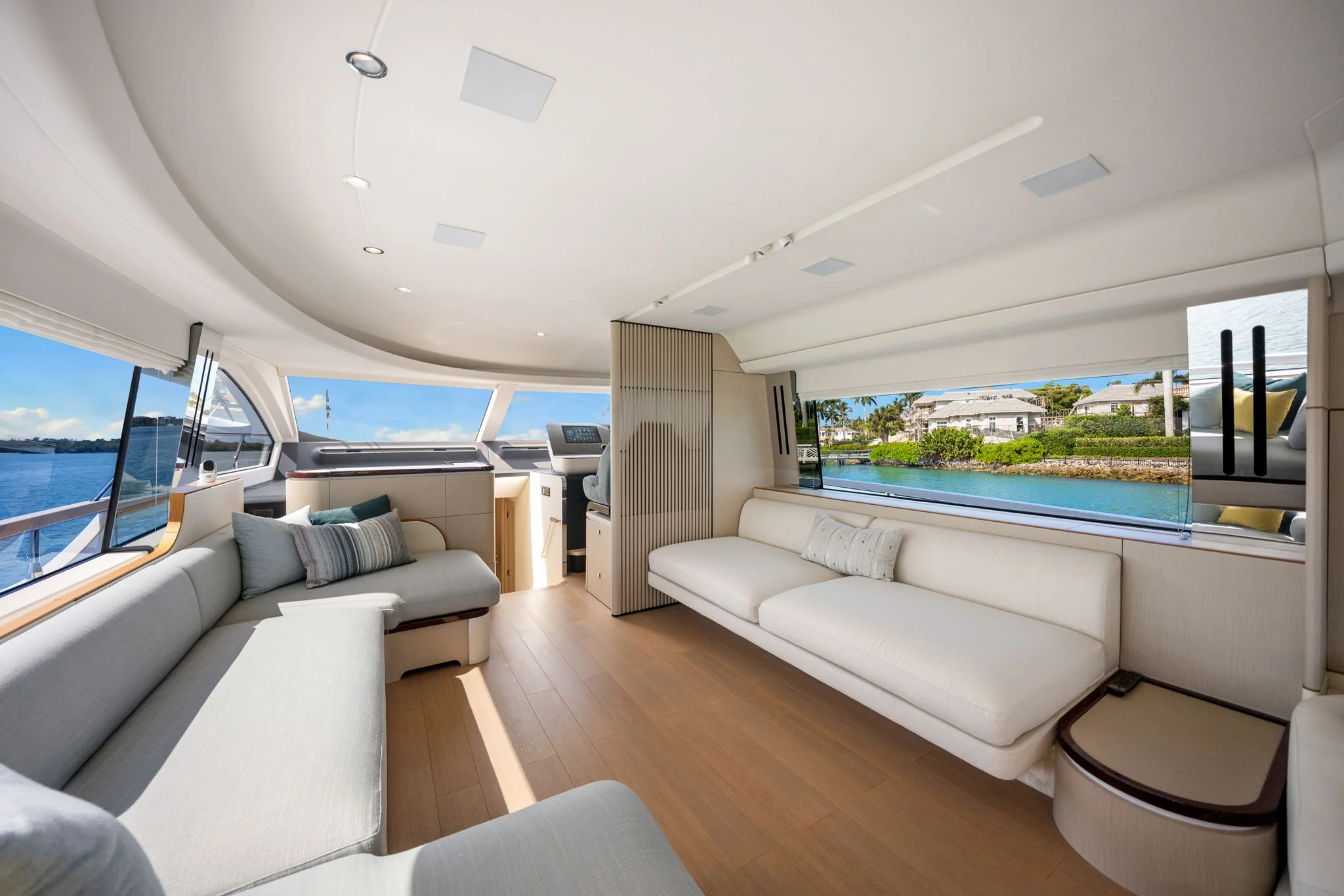 2025 Azimut 68 FLY Image Thumbnail #19
