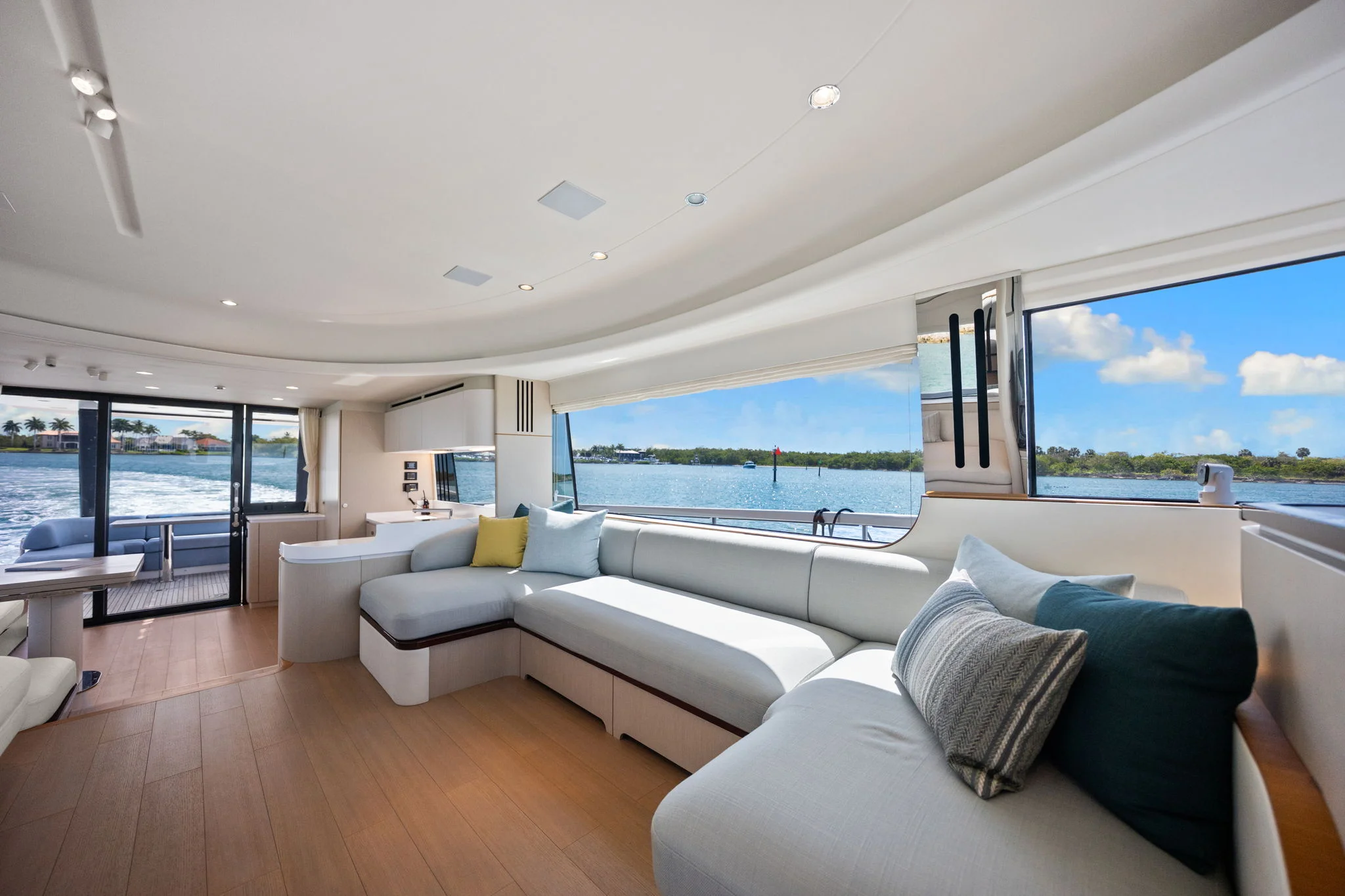 2025 Azimut 68 FLY Image Thumbnail #17