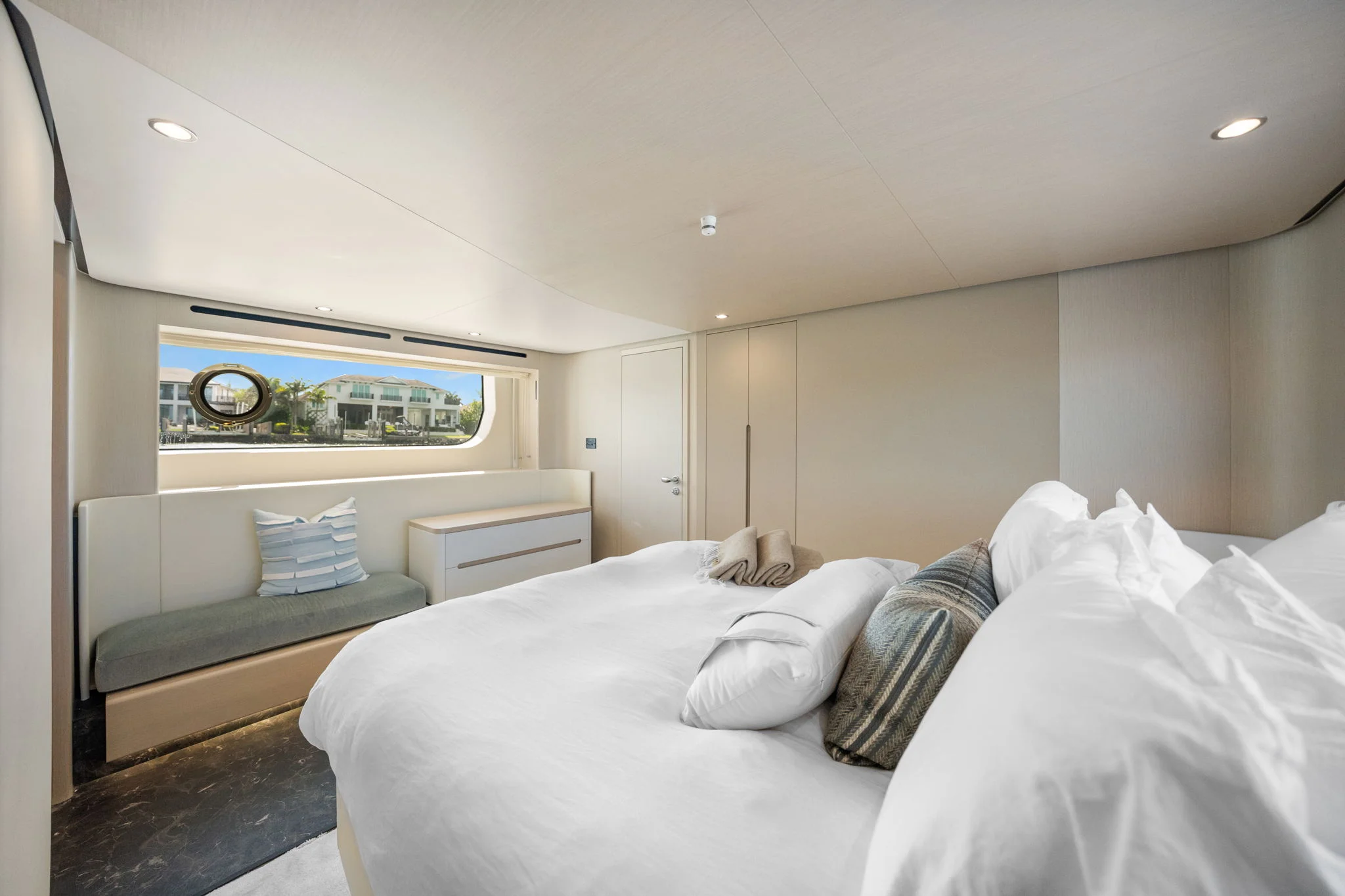 2025 Azimut 68 FLY Image Thumbnail #34