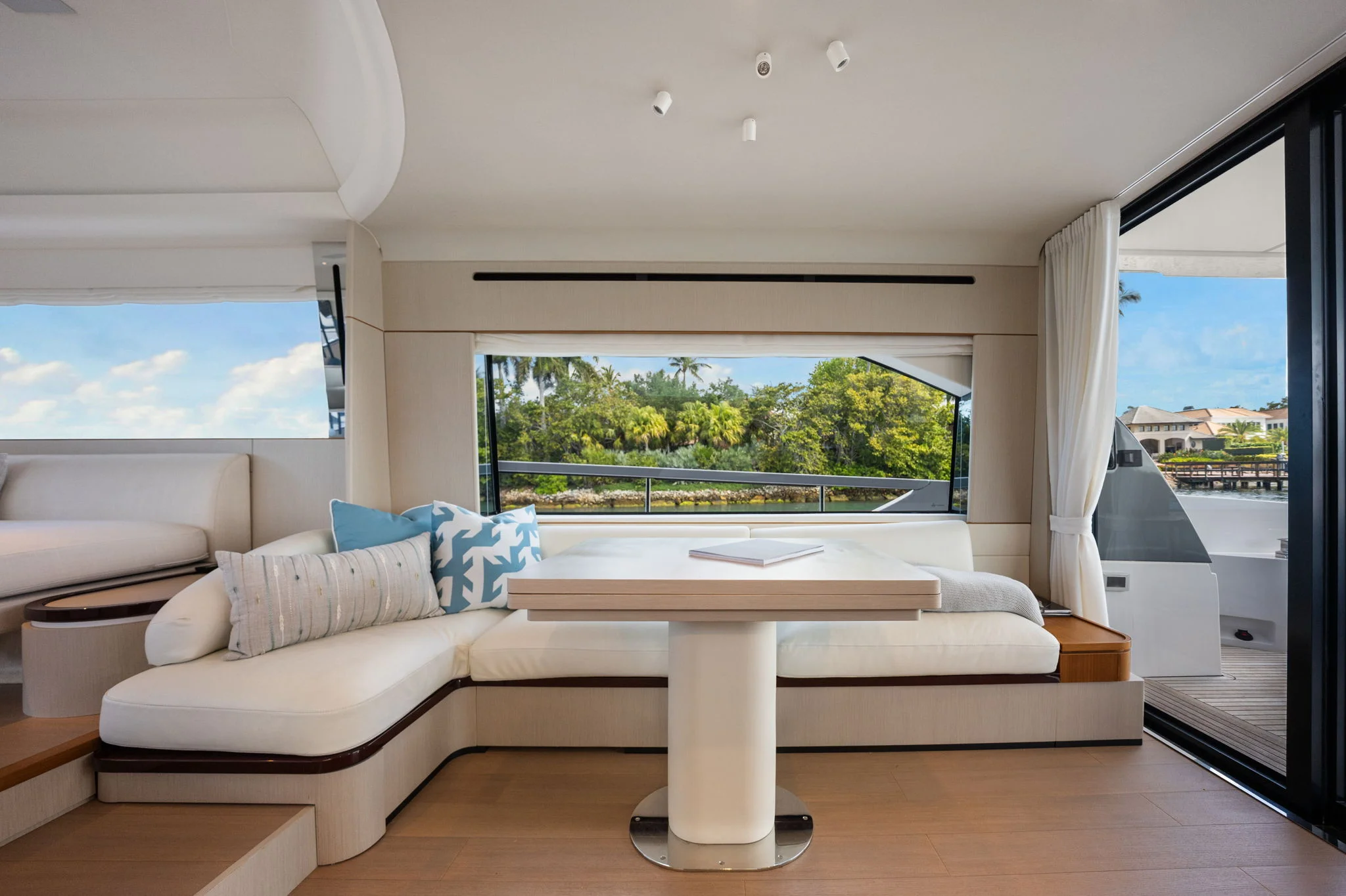 2025 Azimut 68 FLY Image Thumbnail #23