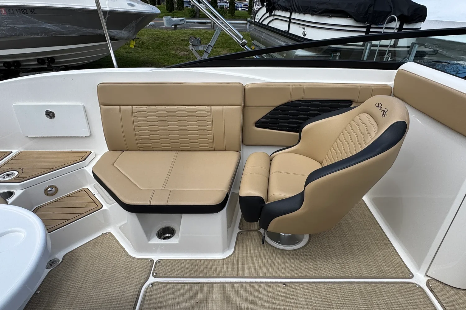 2021 Sea Ray 230SPX Image Thumbnail #11