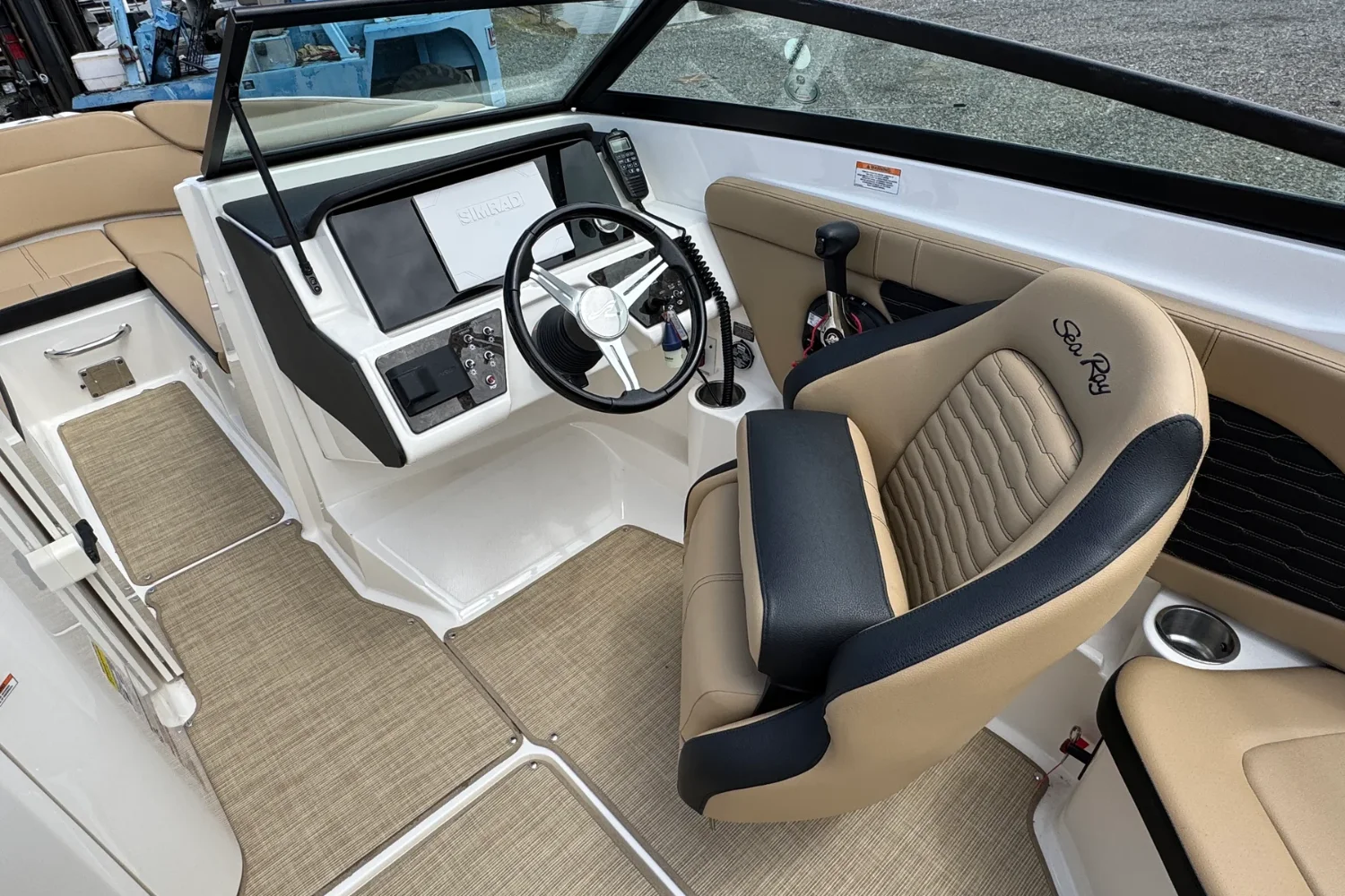 2021 Sea Ray 230SPX Image Thumbnail #16