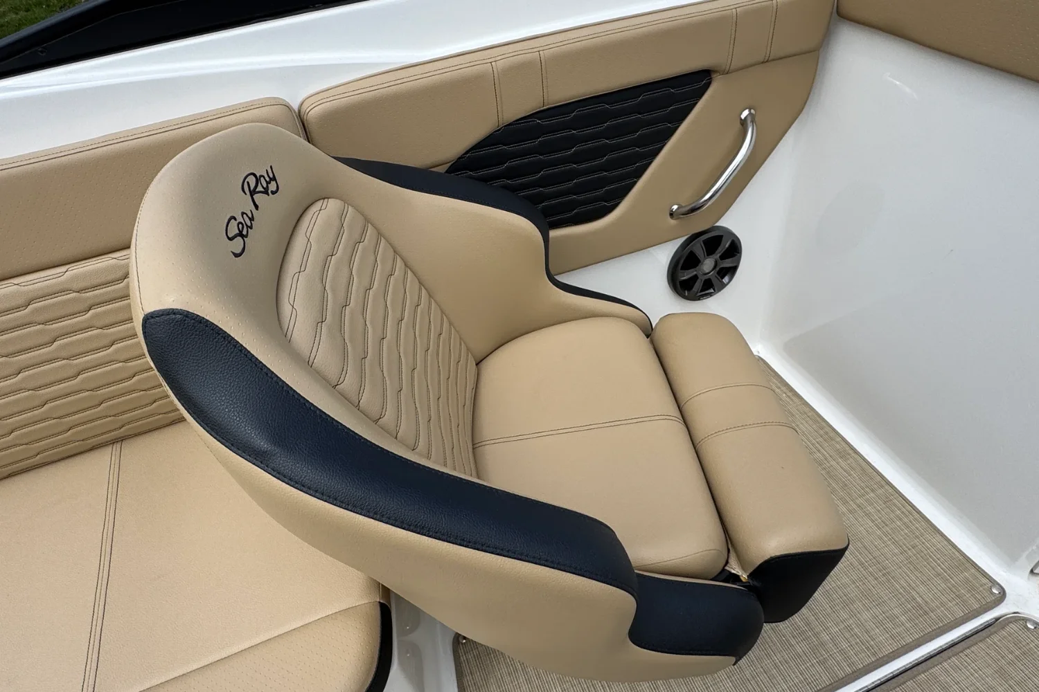 2021 Sea Ray 230SPX Image Thumbnail #12