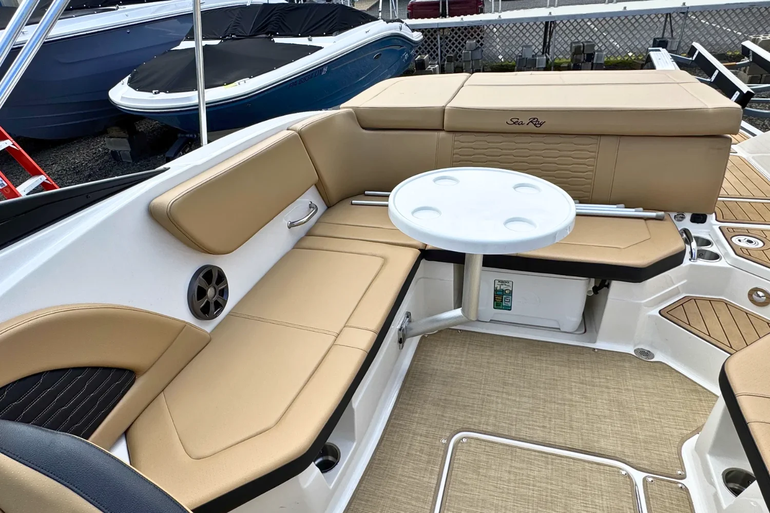 2021 Sea Ray 230SPX Image Thumbnail #7