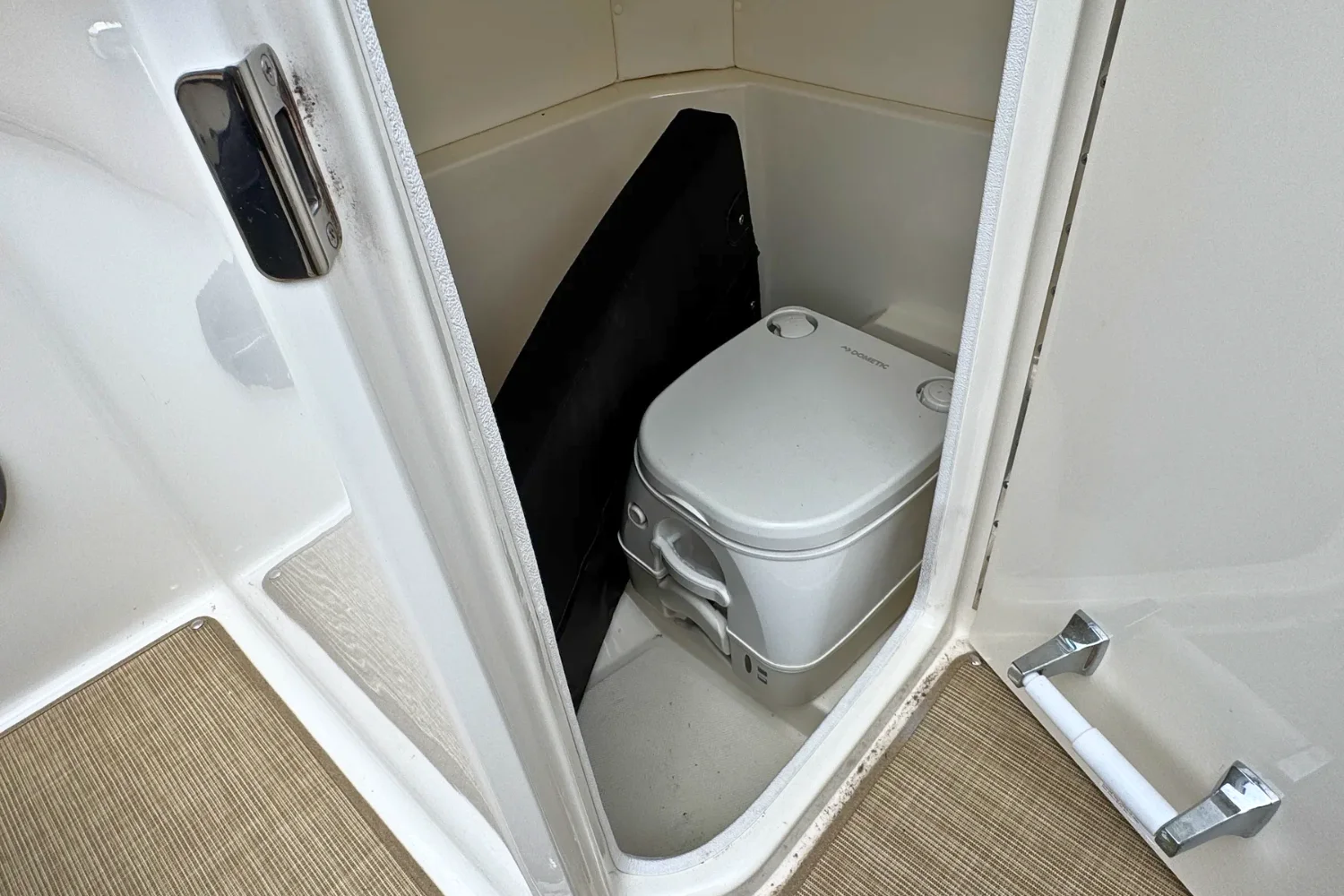 2021 Sea Ray 230SPX Image Thumbnail #22