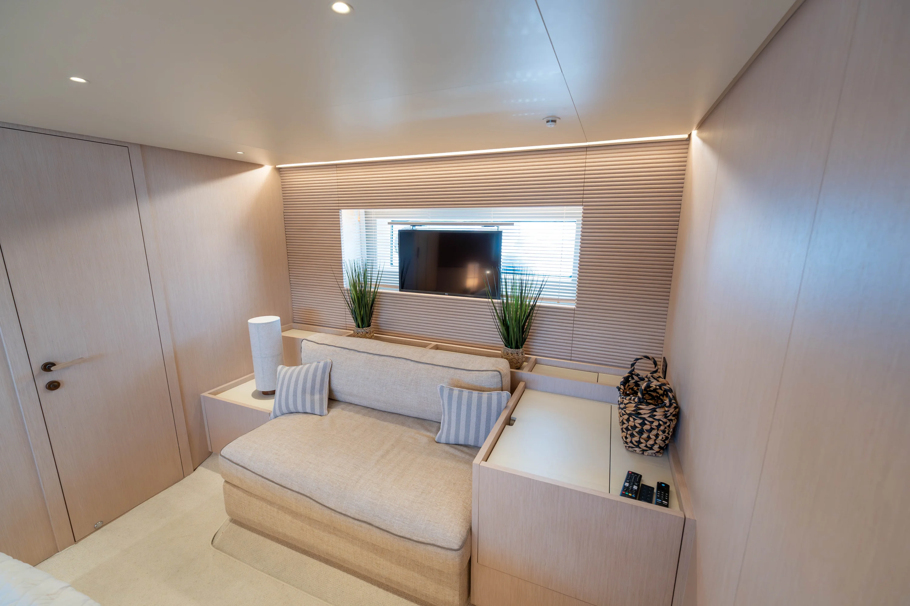 2025 Azimut Seadeck 6 Image Thumbnail #40