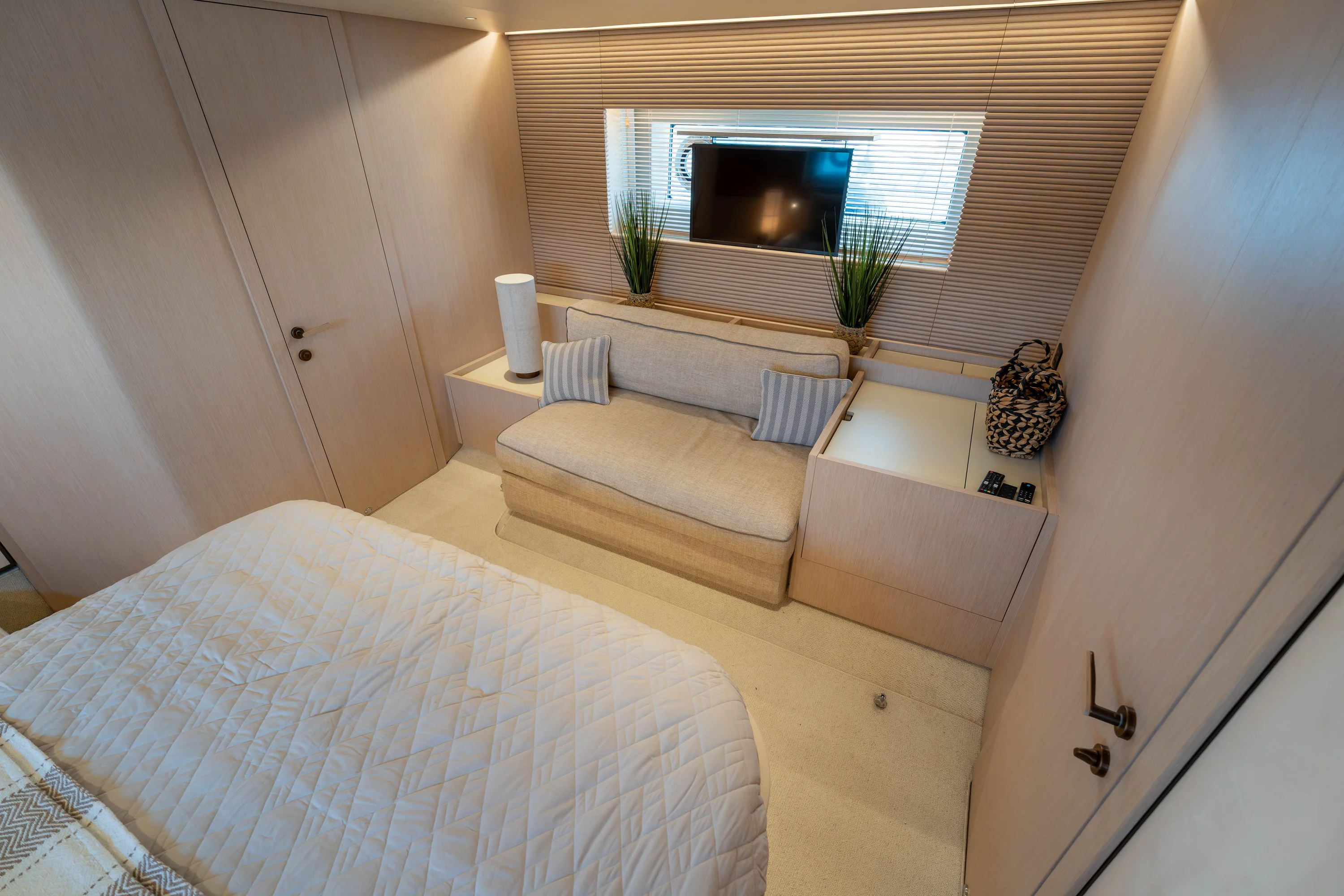 2025 Azimut Seadeck 6 Image Thumbnail #41