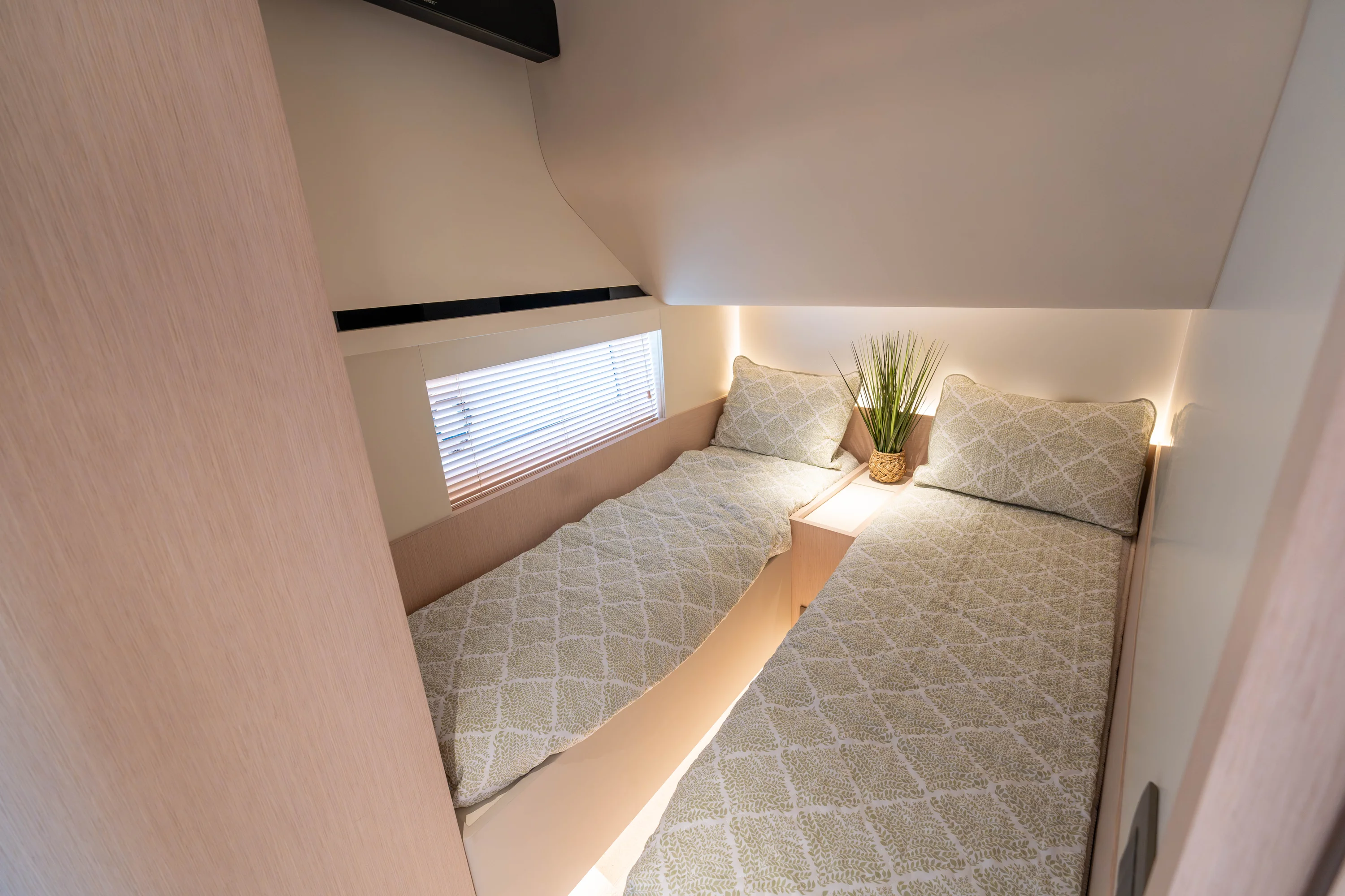 2025 Azimut Seadeck 6 Image Thumbnail #48