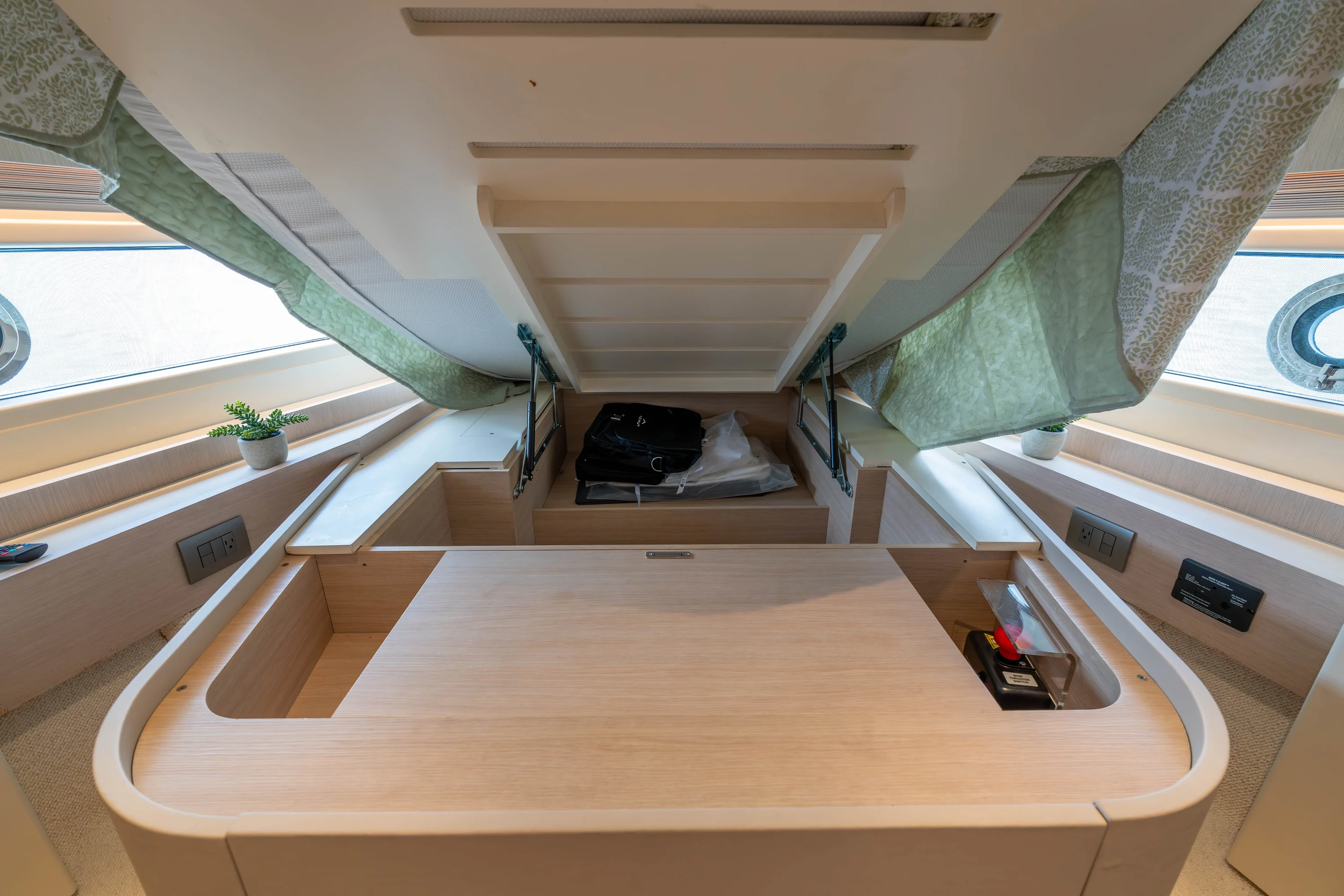 2025 Azimut Seadeck 6 Image Thumbnail #53