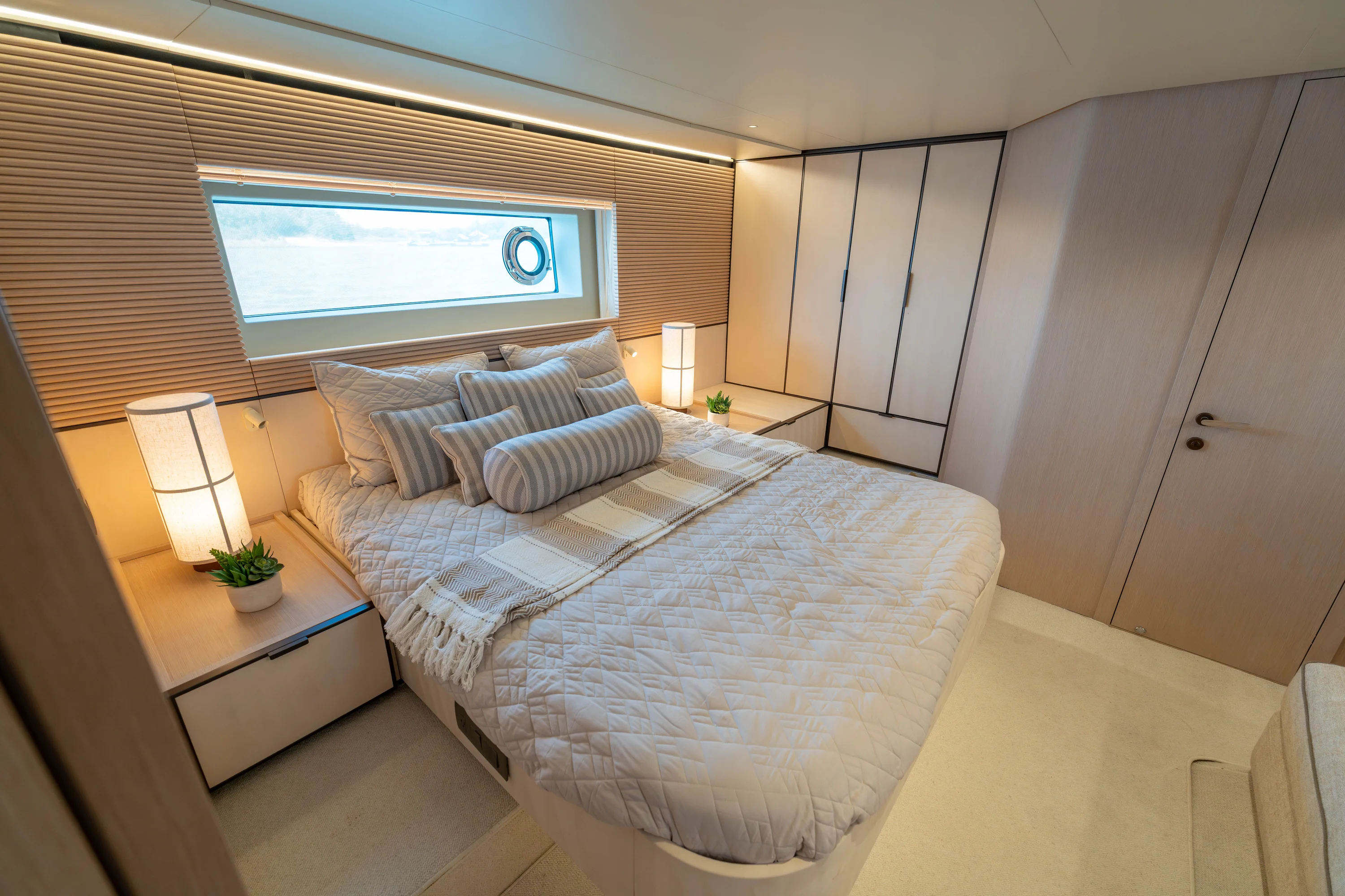 2025 Azimut Seadeck 6 Image Thumbnail #42