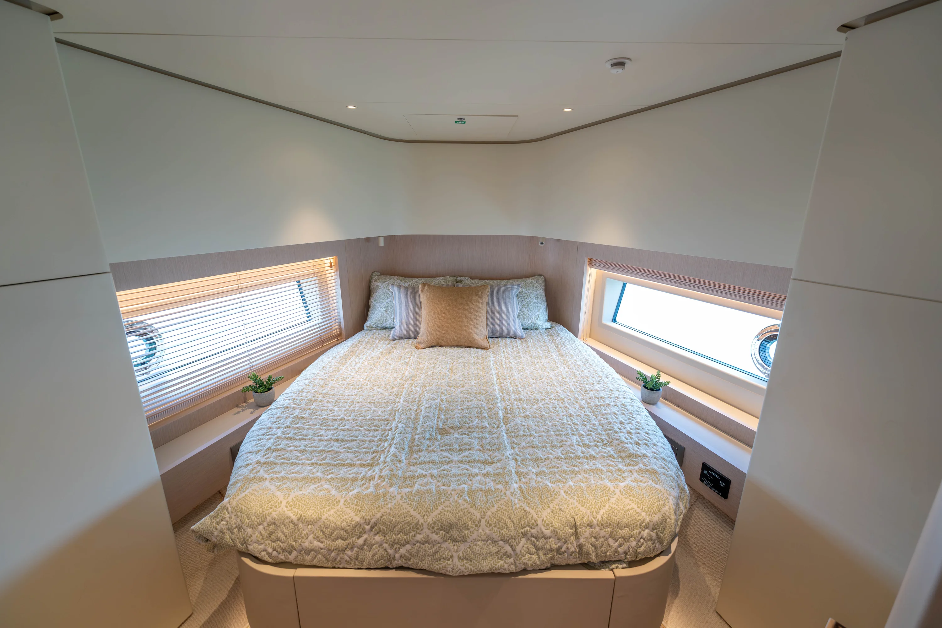2025 Azimut Seadeck 6 Image Thumbnail #50