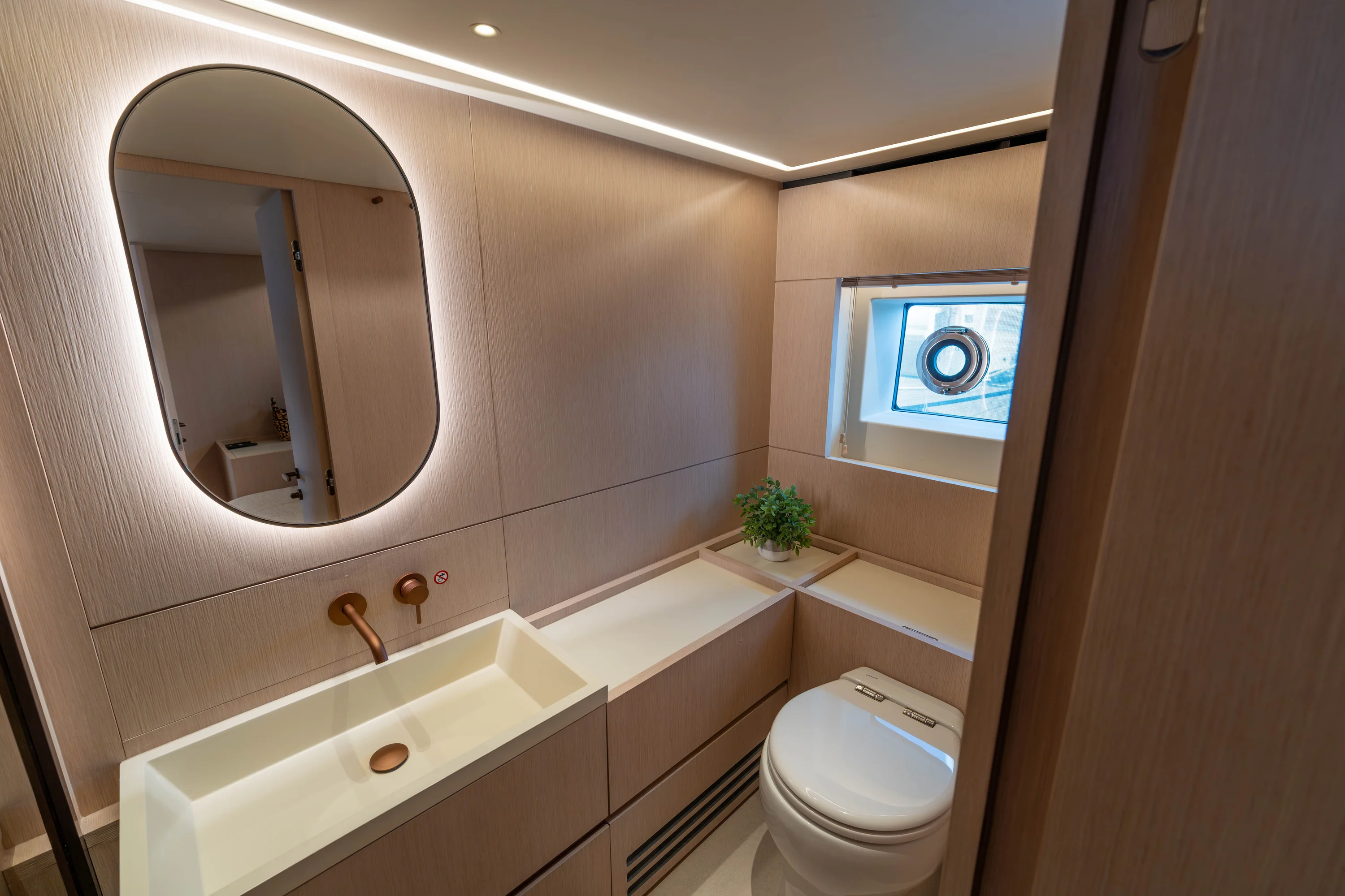 2025 Azimut Seadeck 6 Image Thumbnail #38