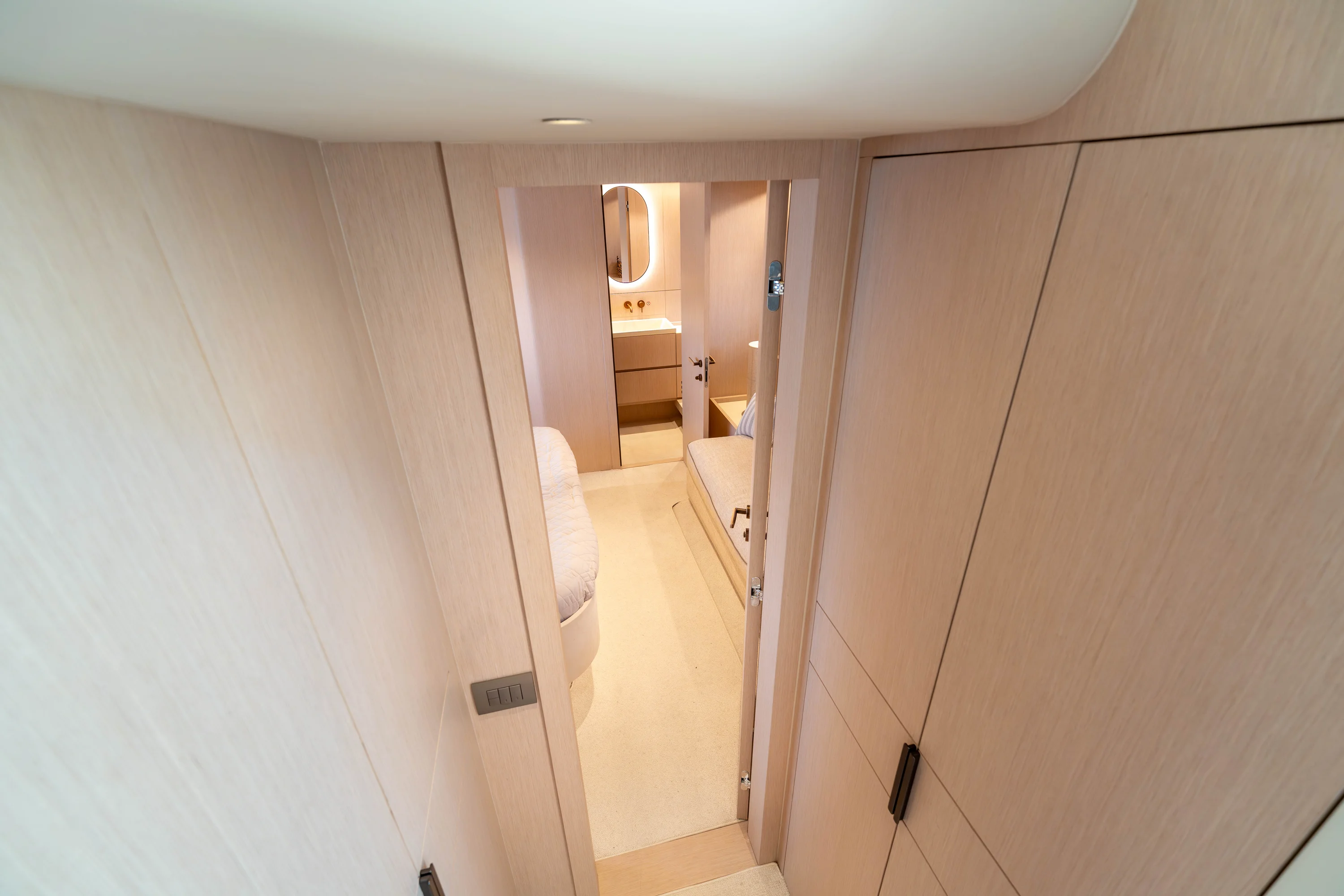 2025 Azimut Seadeck 6 Image Thumbnail #39