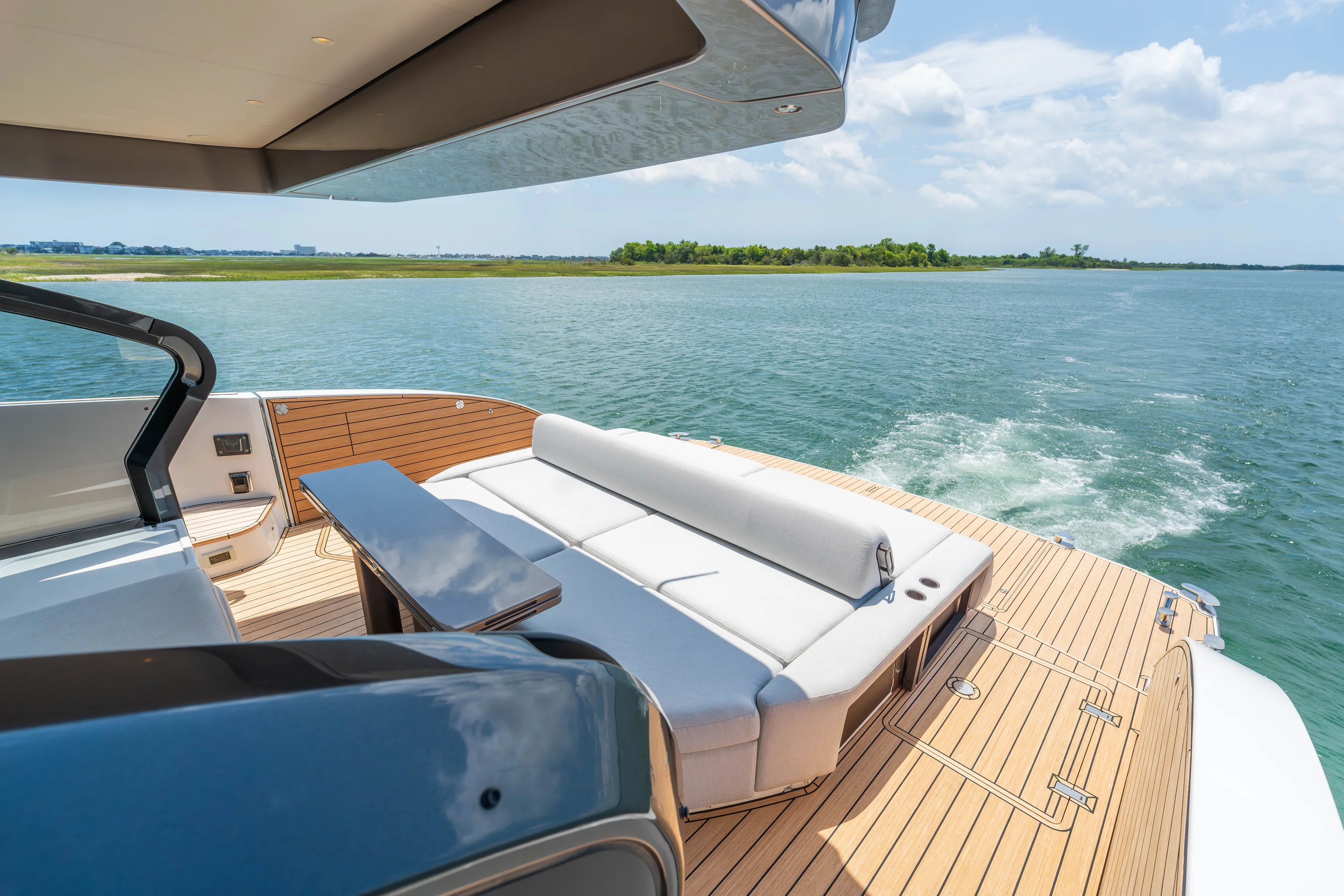 2025 Azimut Seadeck 6 Image Thumbnail #11