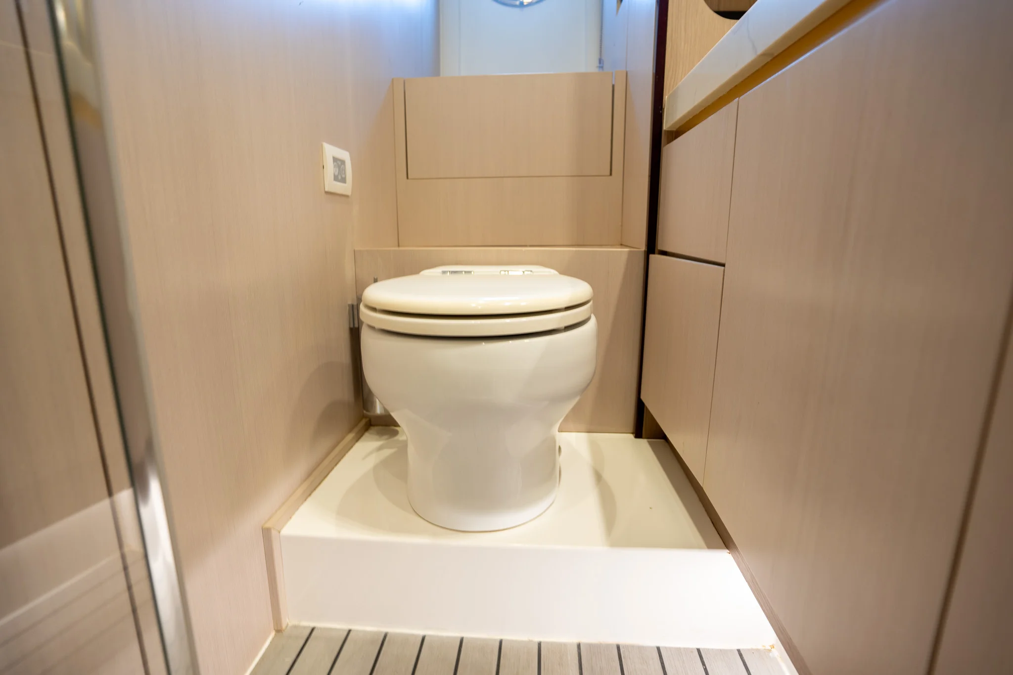 2018 Azimut 60 Flybridge Image Thumbnail #36