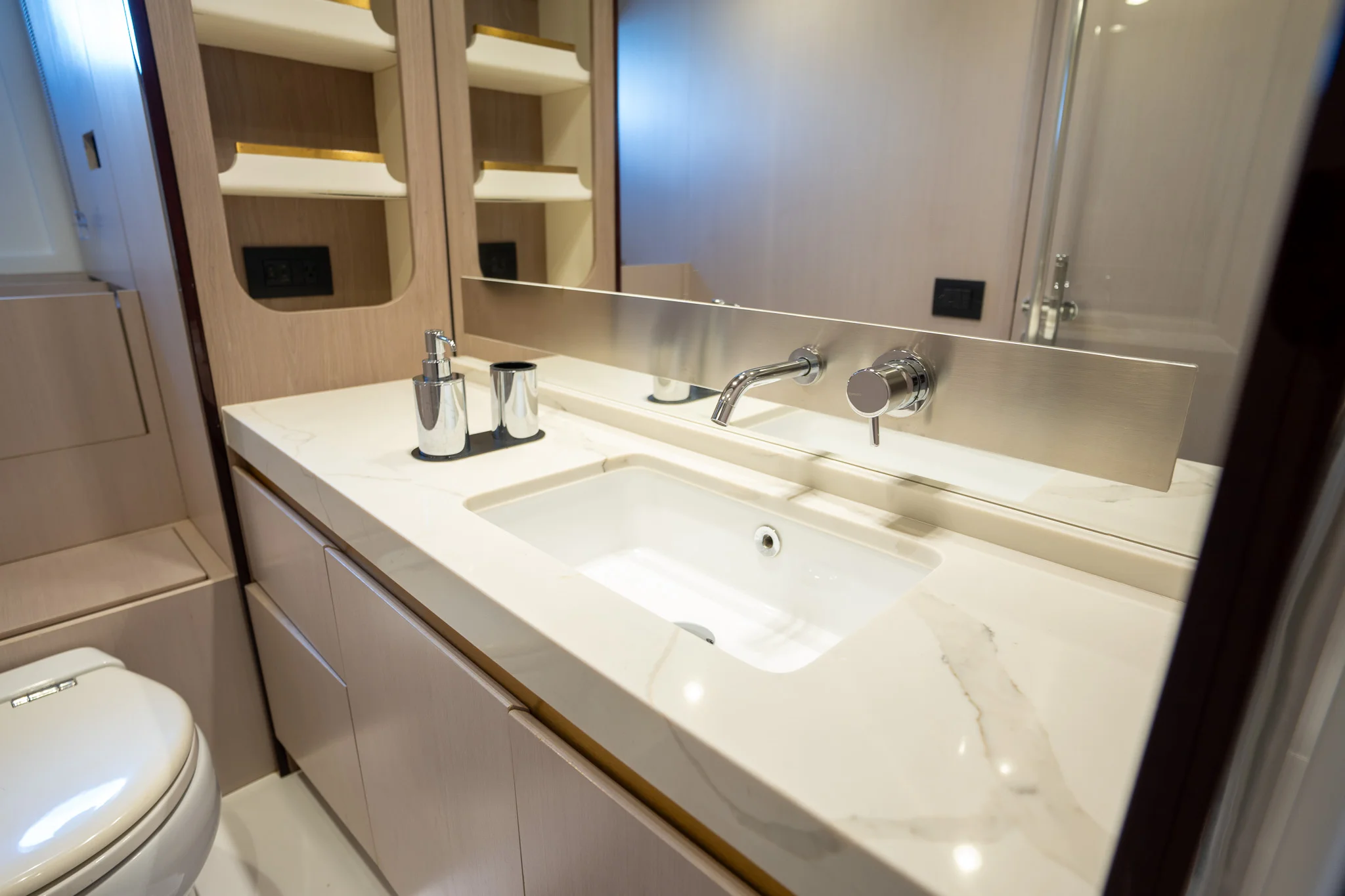 2018 Azimut 60 Flybridge Image Thumbnail #35