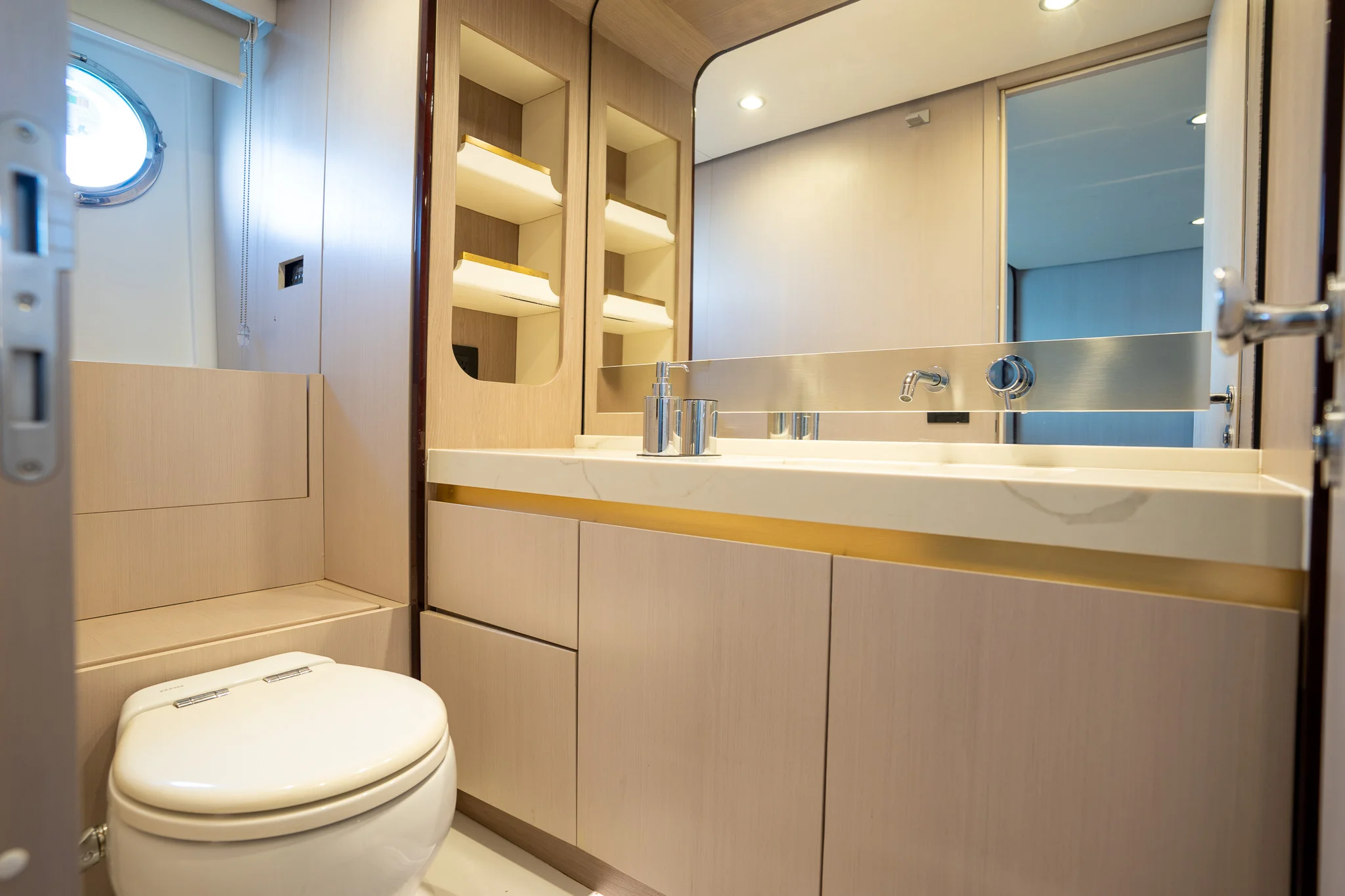 2018 Azimut 60 Flybridge Image Thumbnail #40