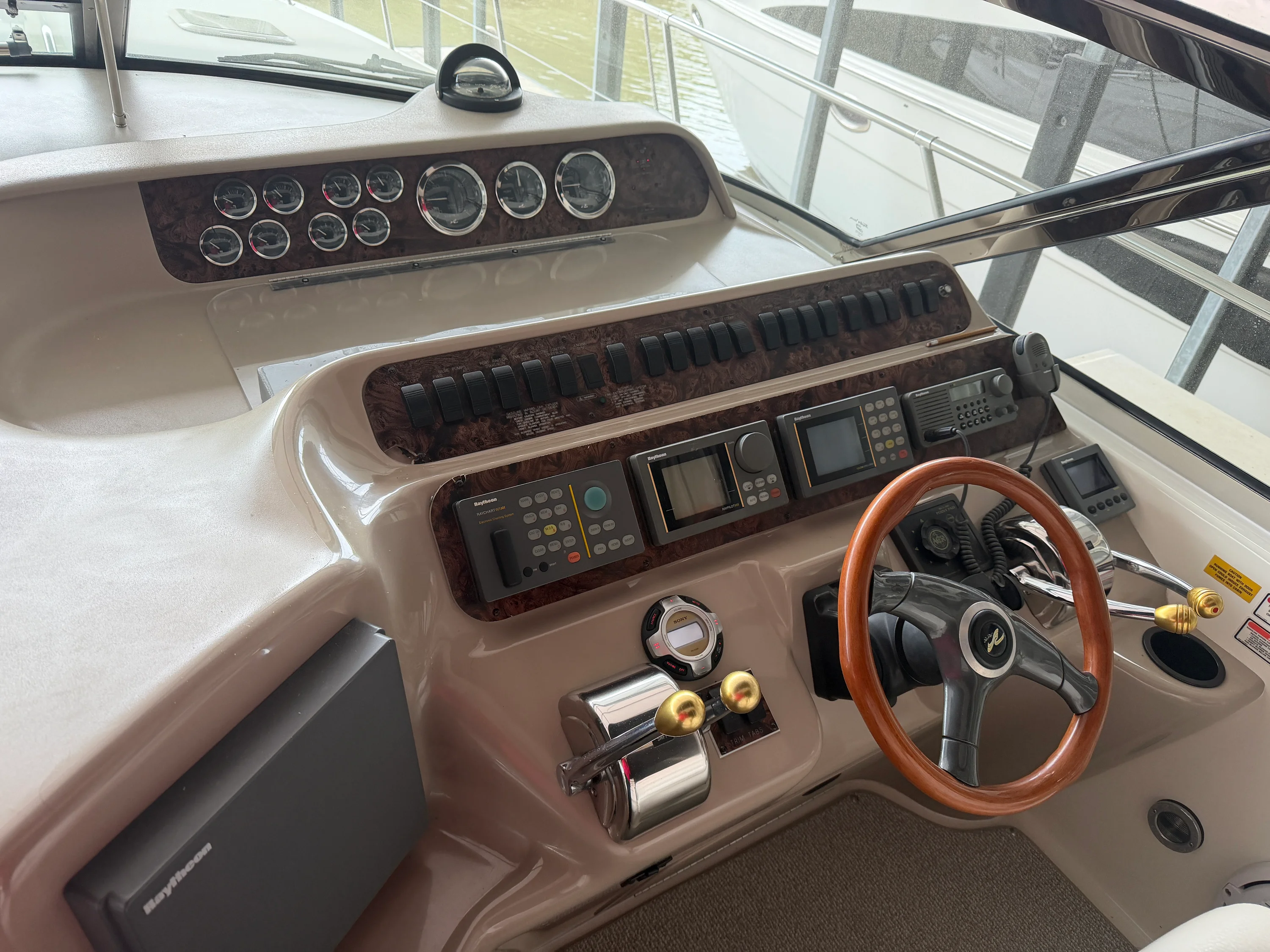 1999 Sea Ray 40 SUNDANCER Image Thumbnail #16