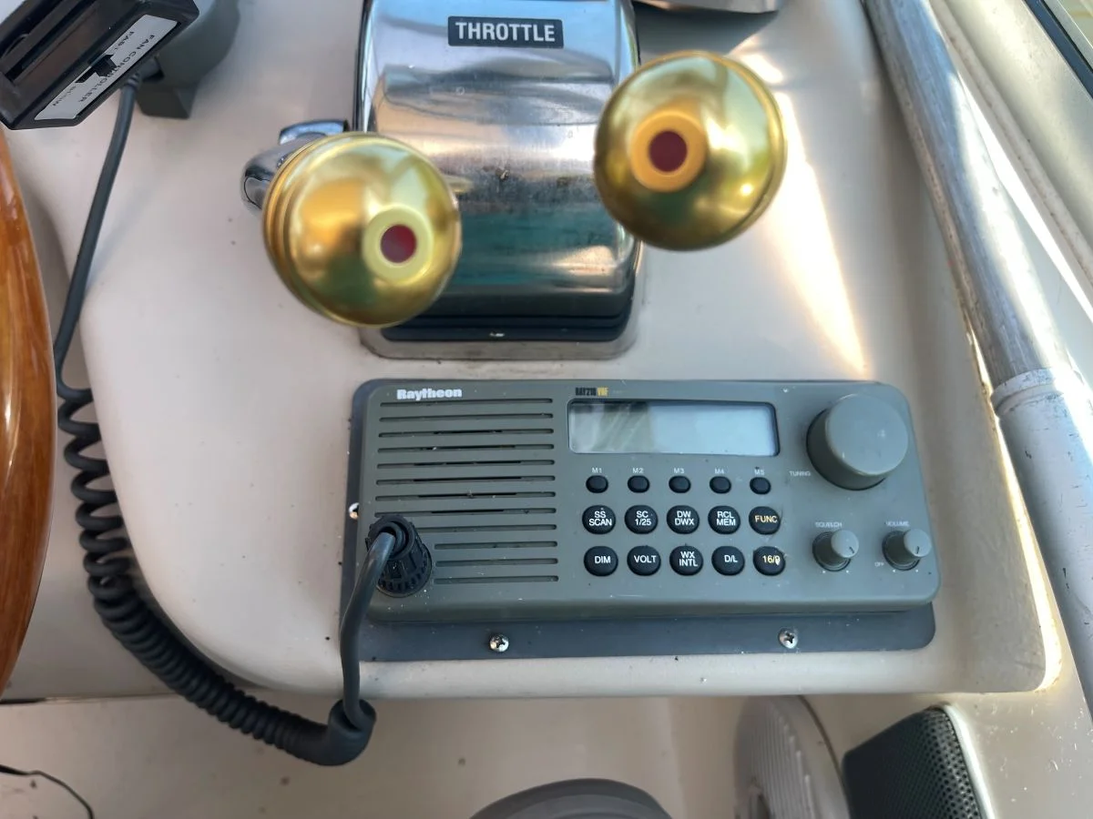 1999 Sea Ray 340 SUNDANCER Image Thumbnail #18