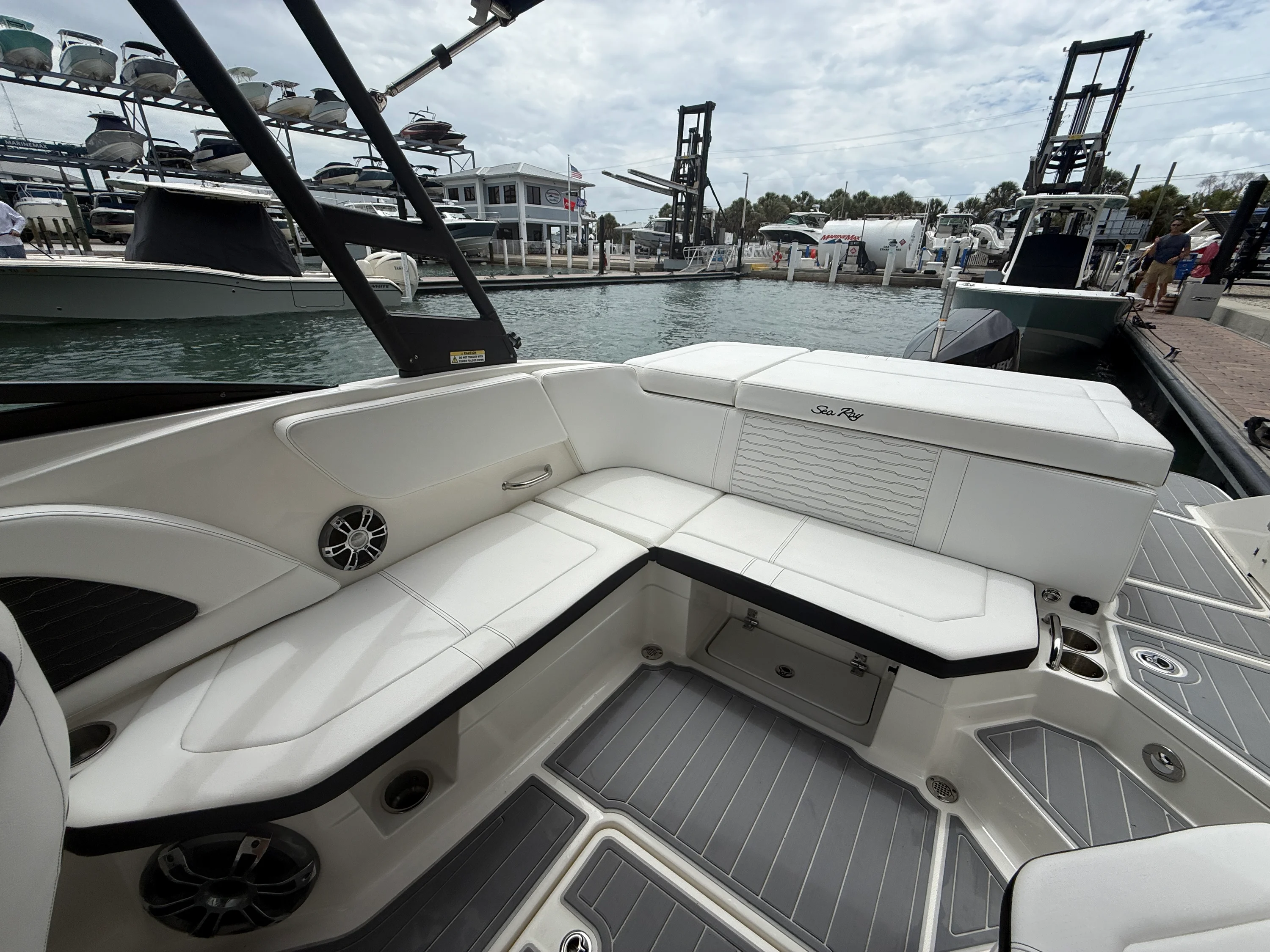 2022 Sea Ray SPX 230 OB Image Thumbnail #11