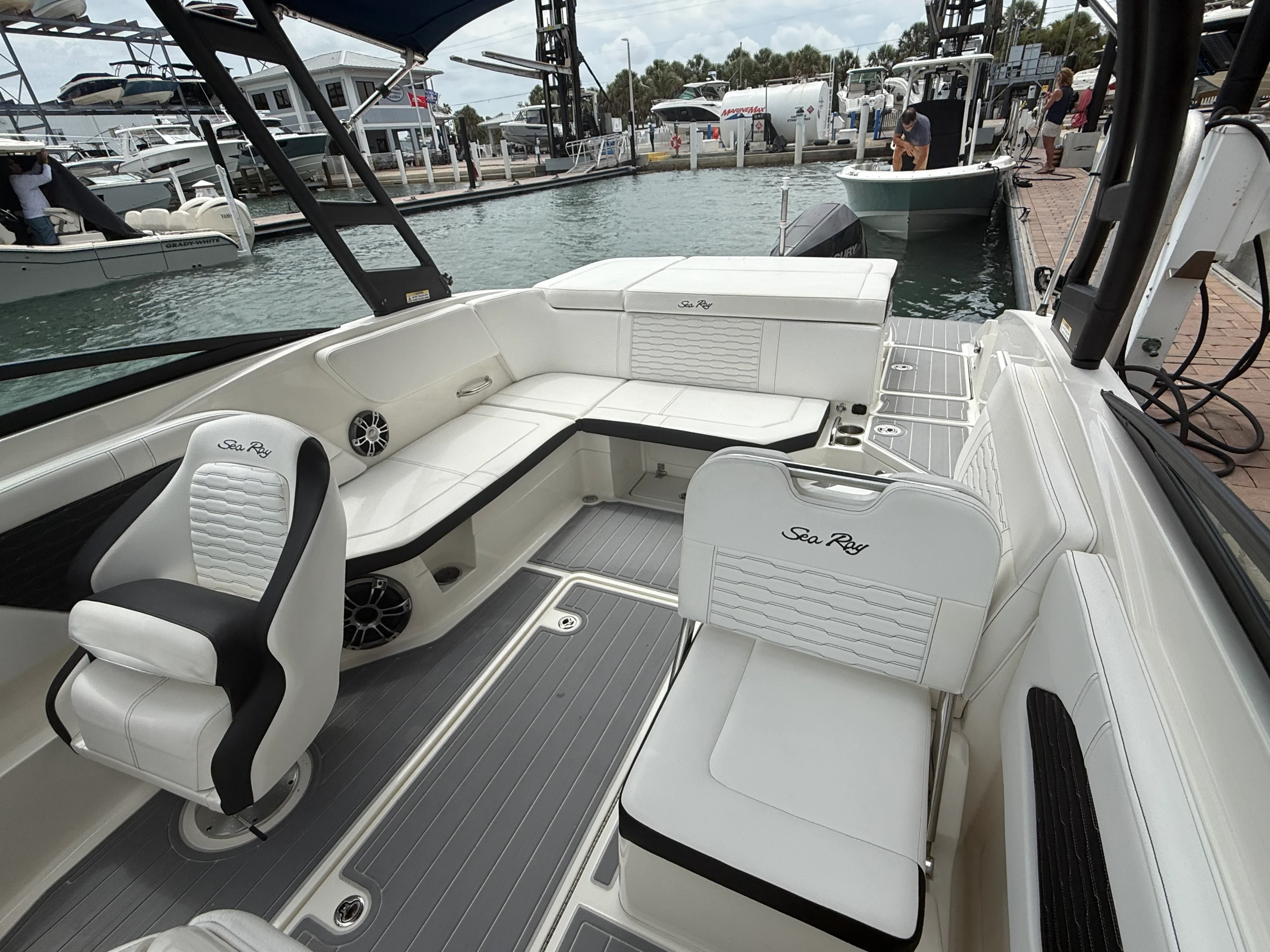2022 Sea Ray SPX 230 OB Image Thumbnail #6