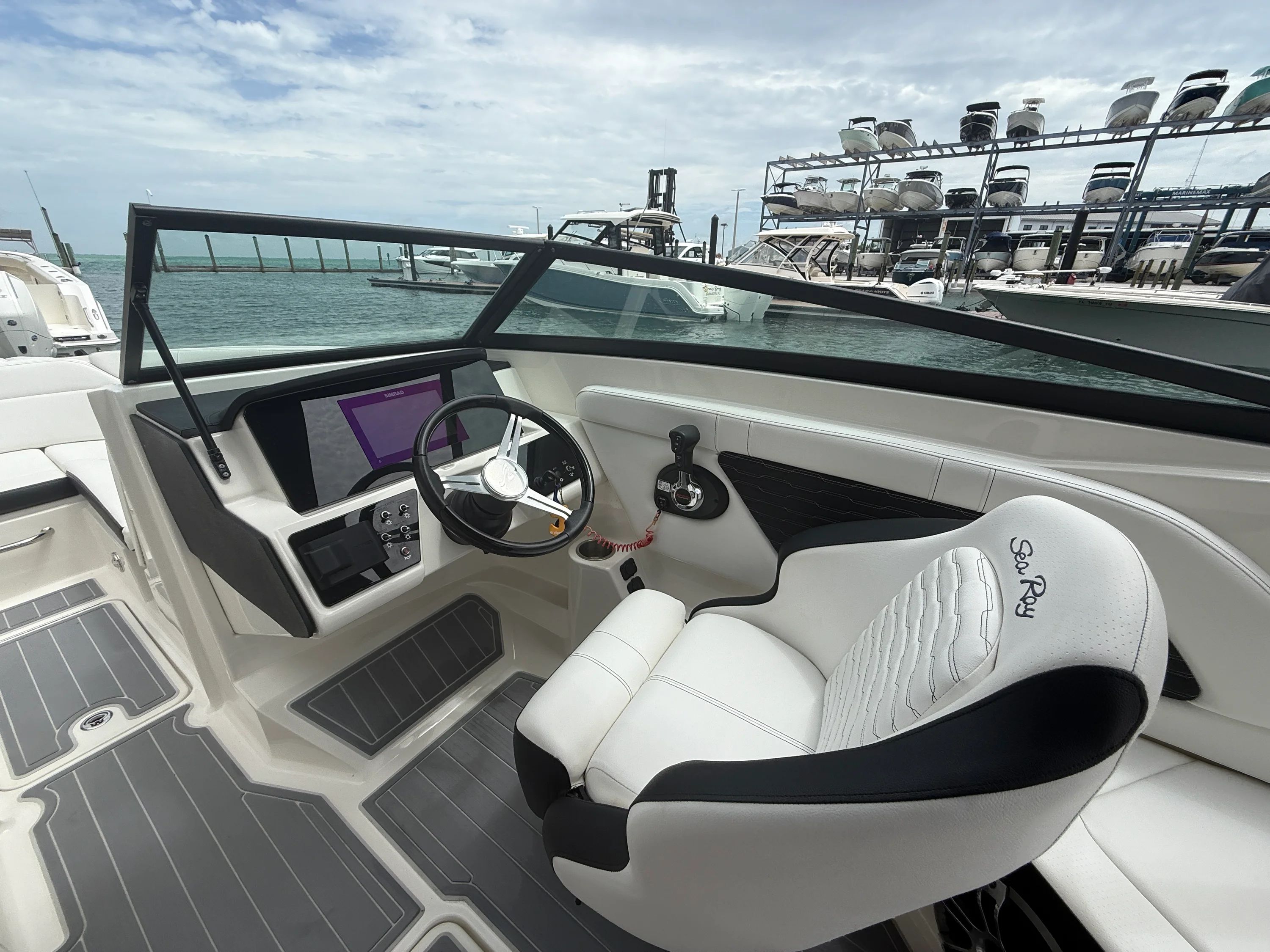 2022 Sea Ray SPX 230 OB Image Thumbnail #7