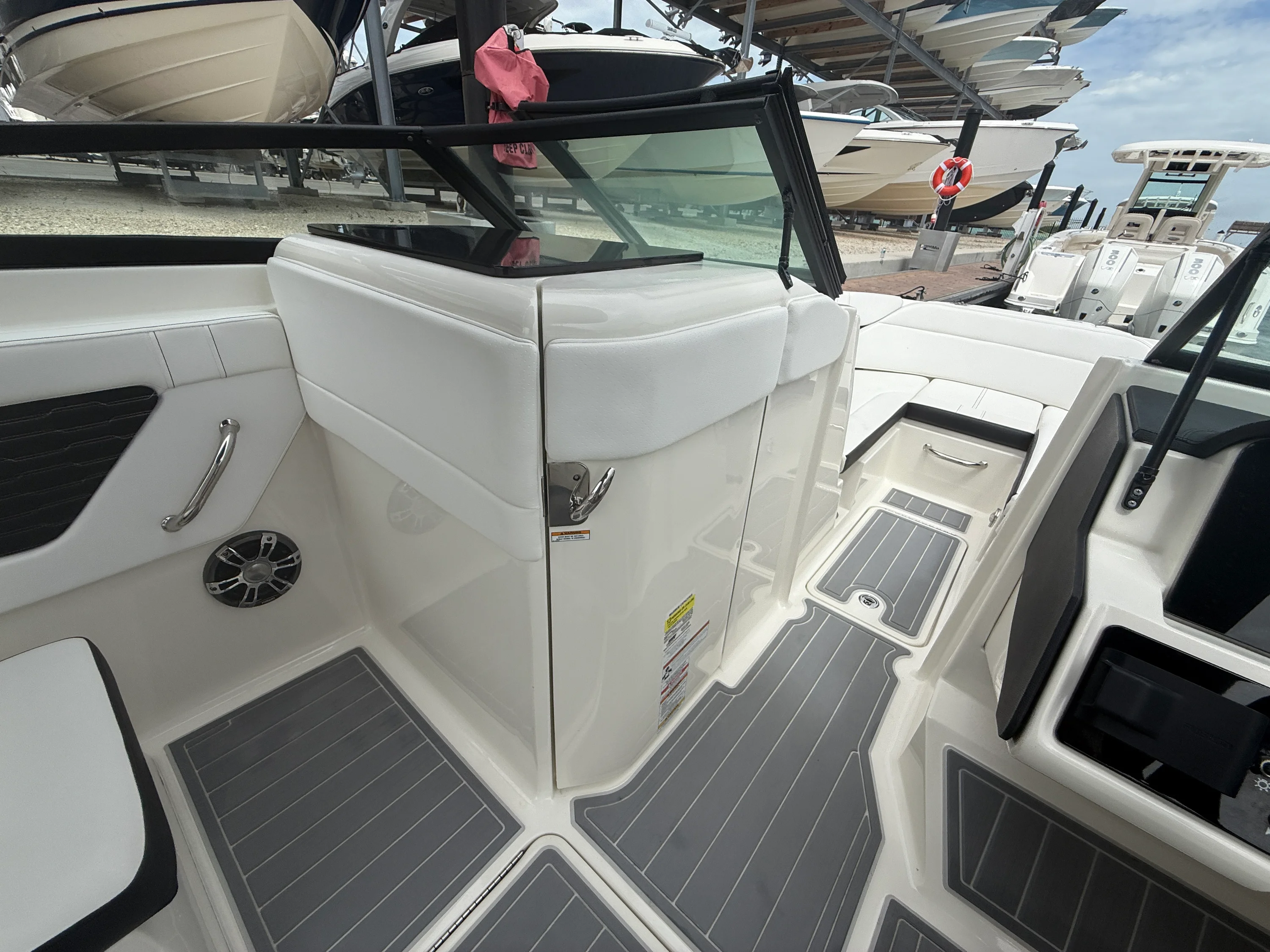 2022 Sea Ray SPX 230 OB Image Thumbnail #9