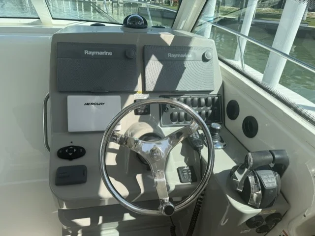 2016 Boston Whaler 315 CONQUEST Image Thumbnail #15