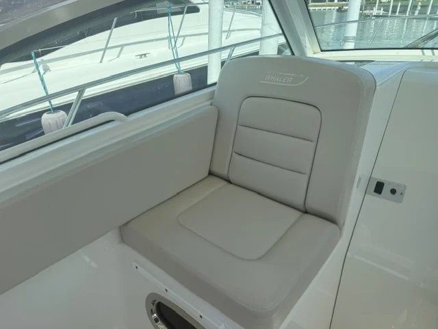 2016 Boston Whaler 315 CONQUEST Image Thumbnail #20