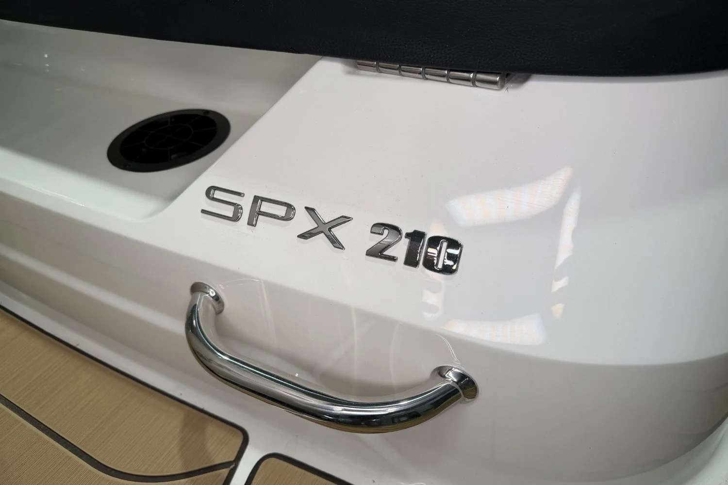 2026 Sea Ray SPX 210 Outboard Image Thumbnail #9