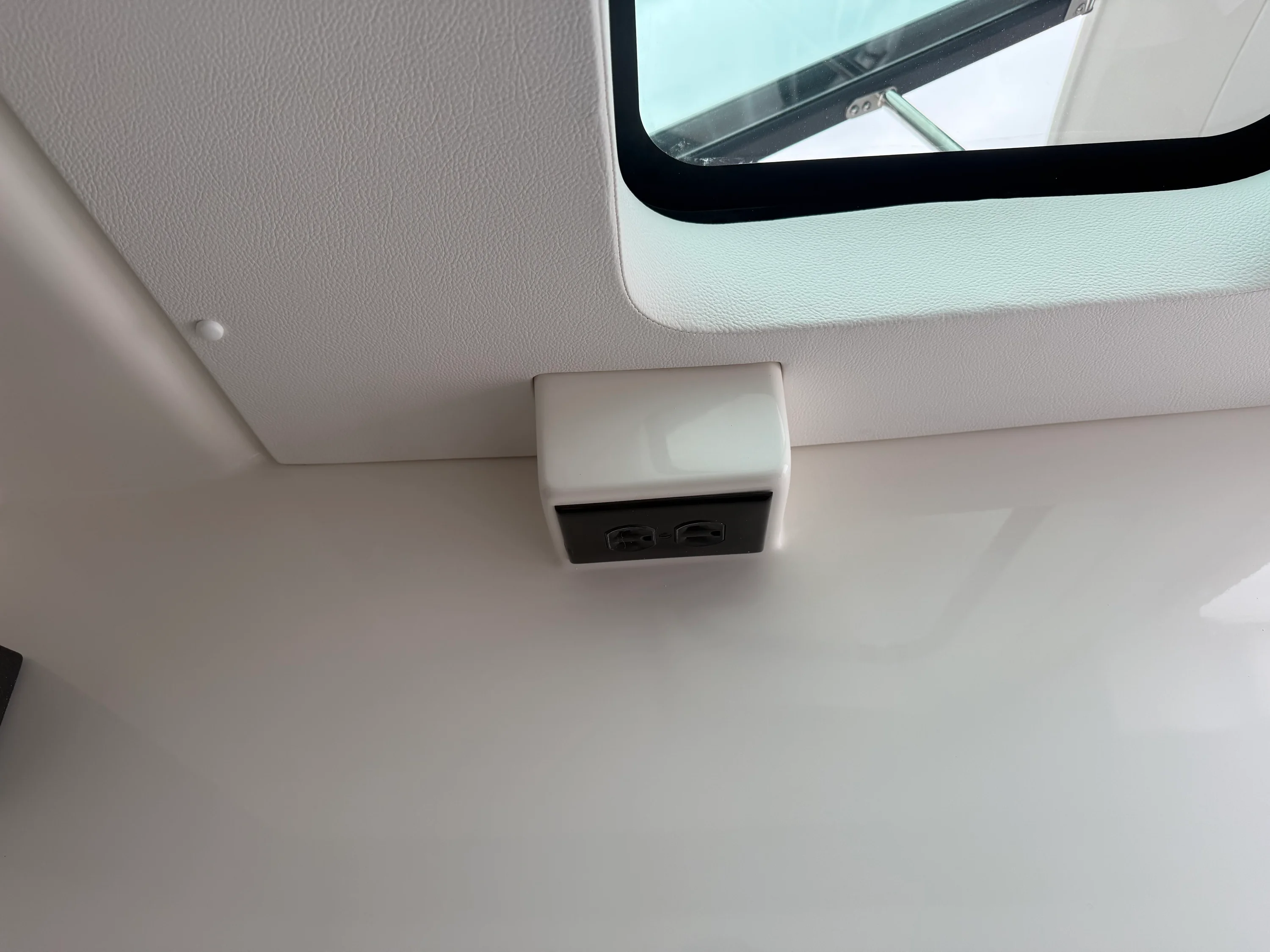 2026 Sea Ray 350 SLX Image Thumbnail #42