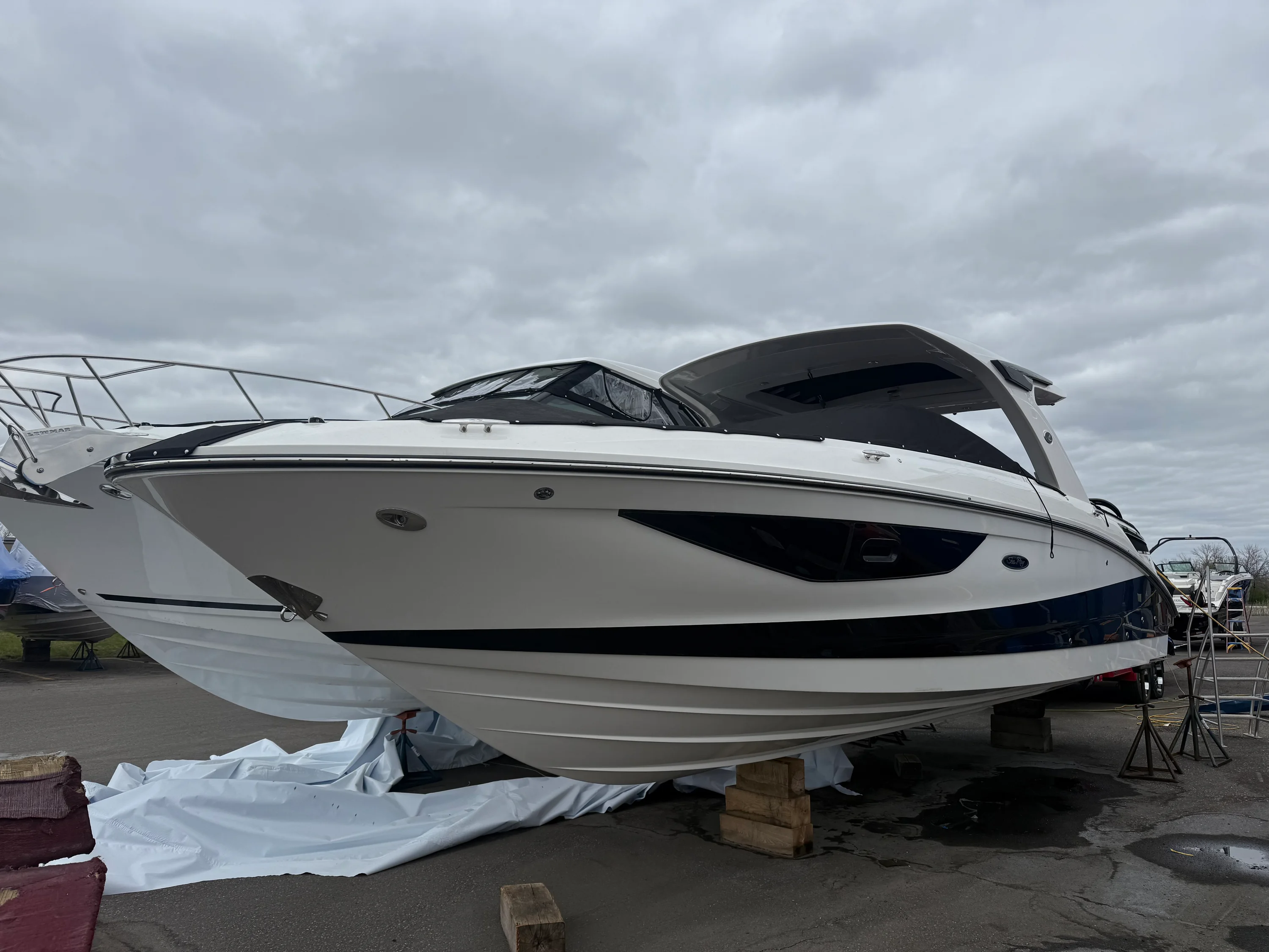 2026 Sea Ray 350 SLX Image Thumbnail #2