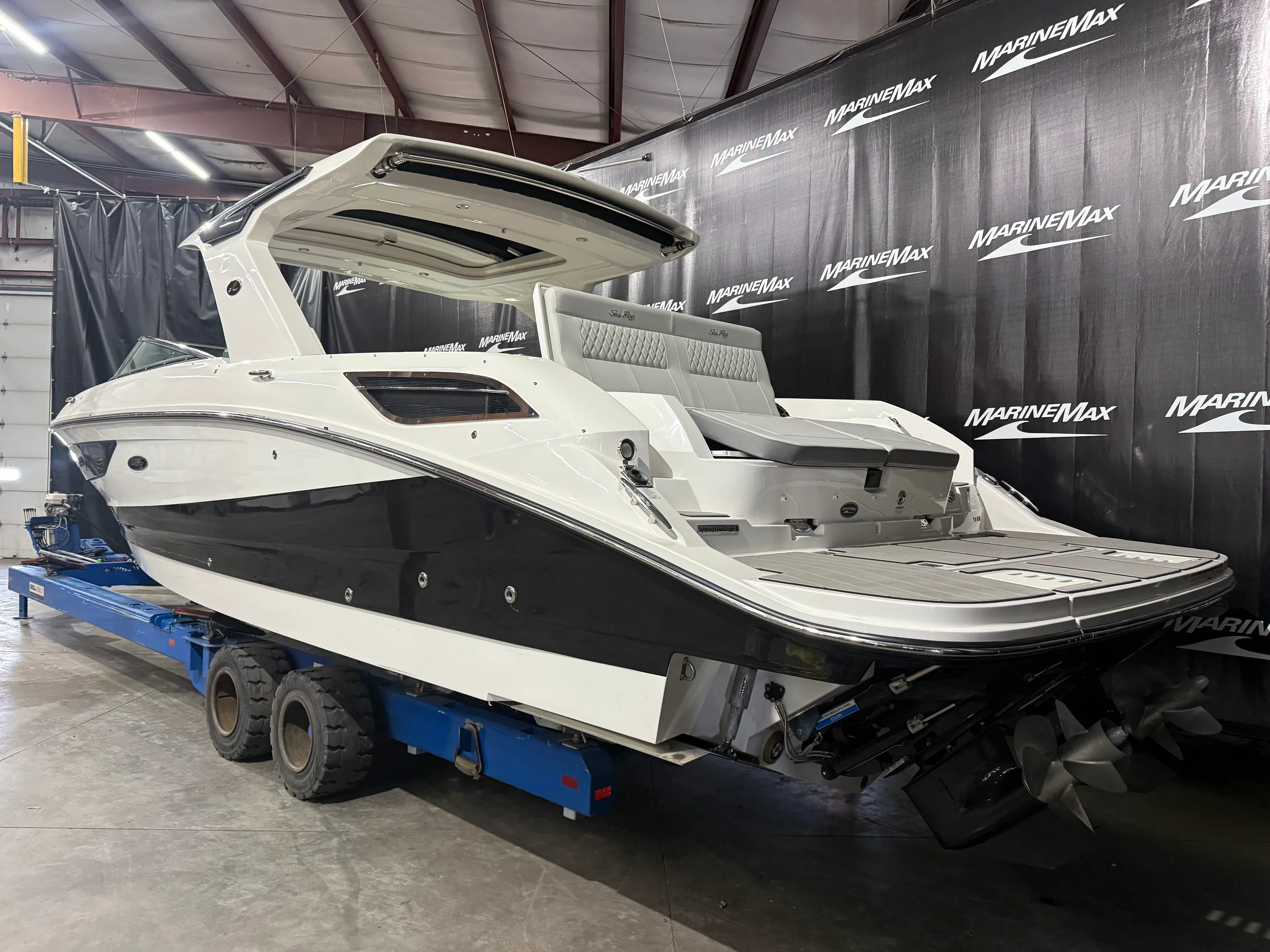 2026 Sea Ray 350 SLX Image Thumbnail #7