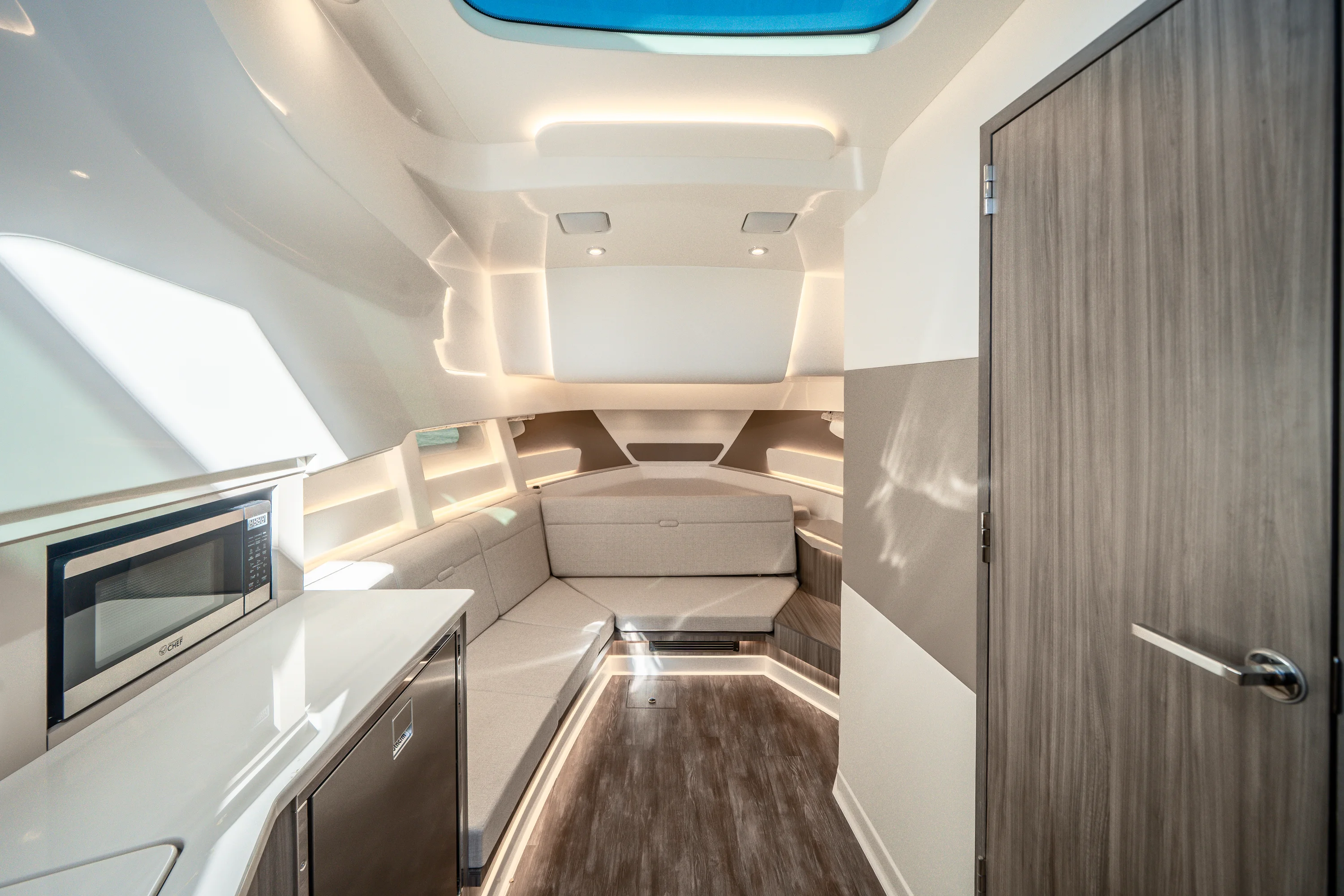2025 Sea Ray 370 DA OB Image Thumbnail #17