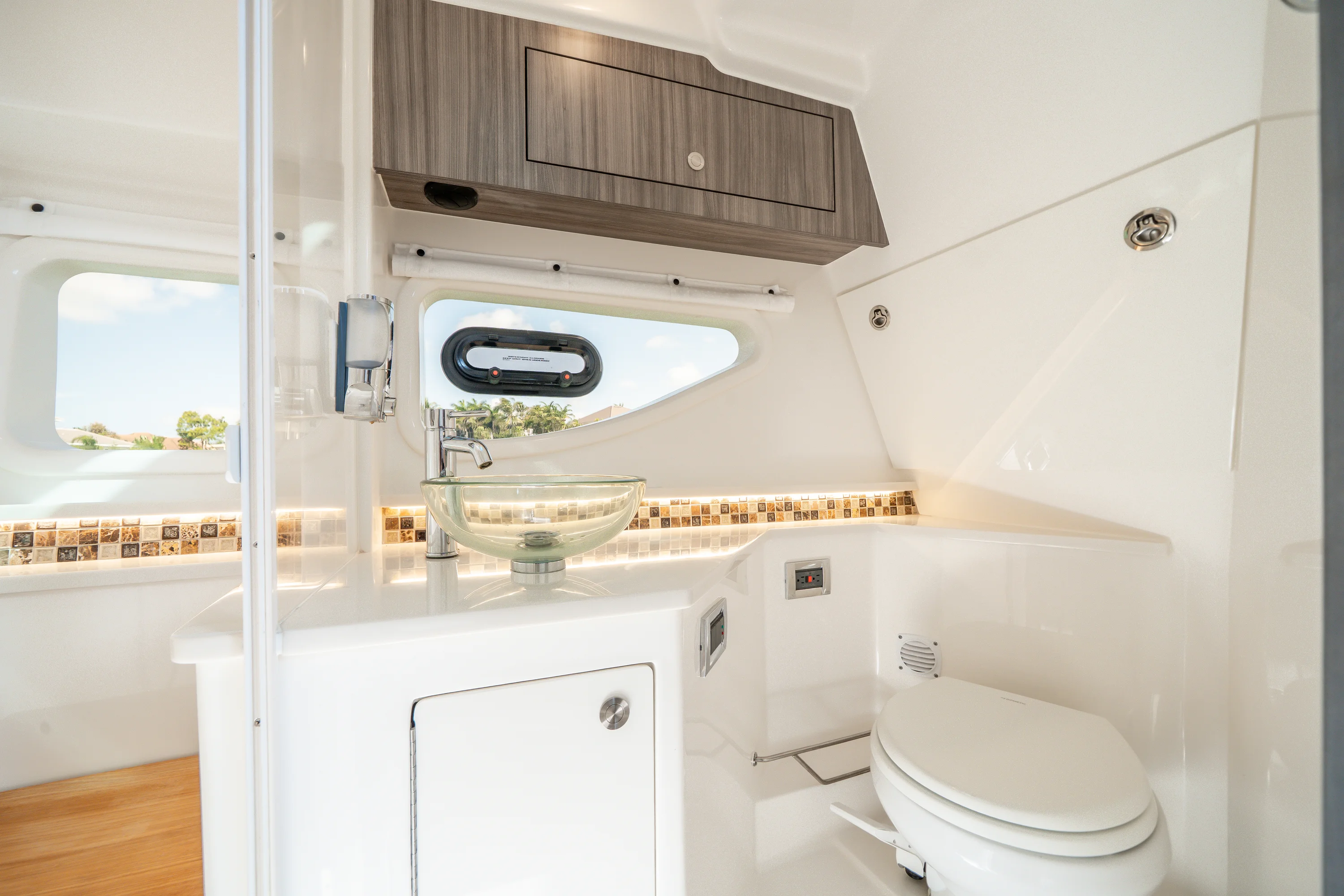 2025 Sea Ray 370 DA OB Image Thumbnail #22