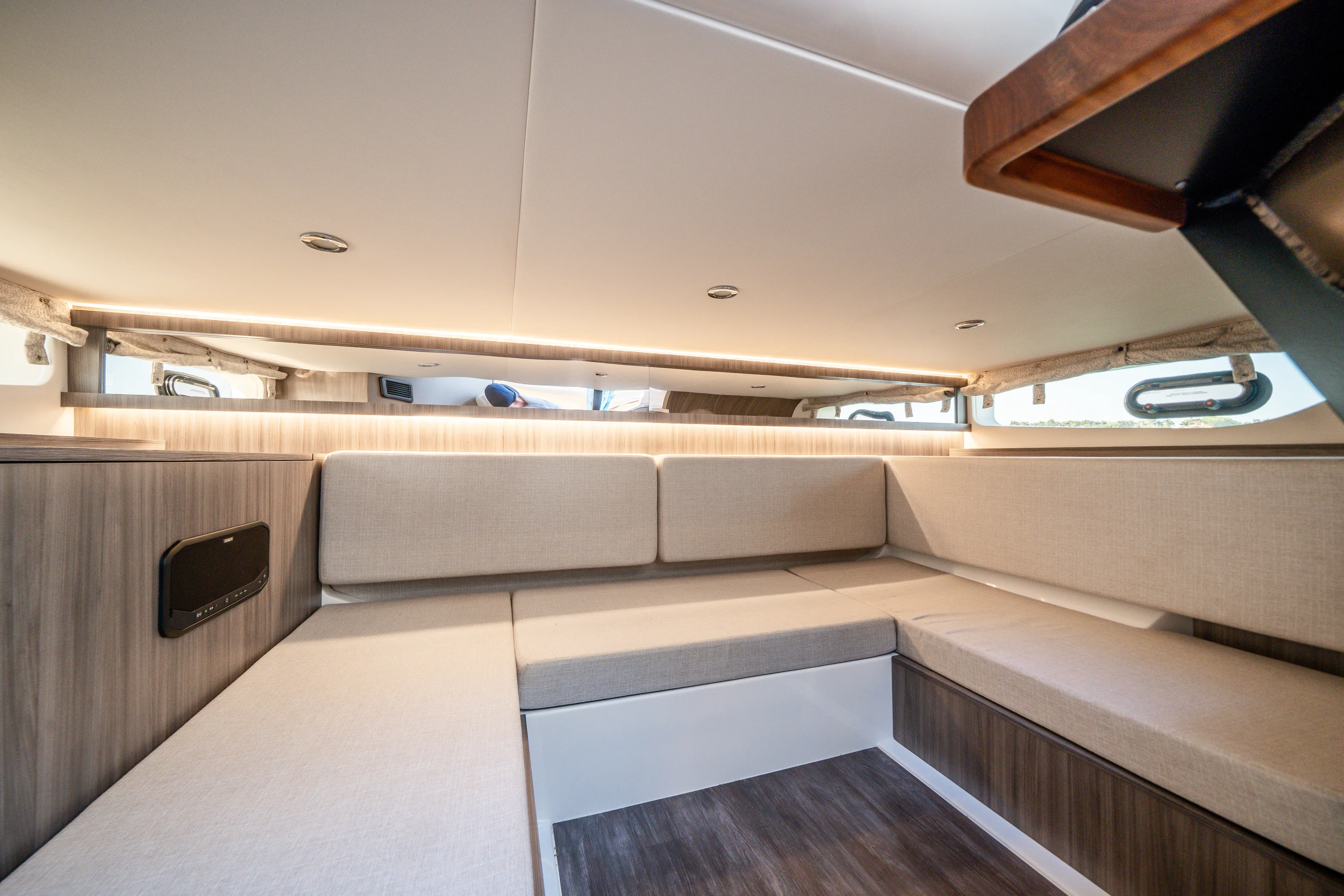 2025 Sea Ray 370 DA OB Image Thumbnail #21