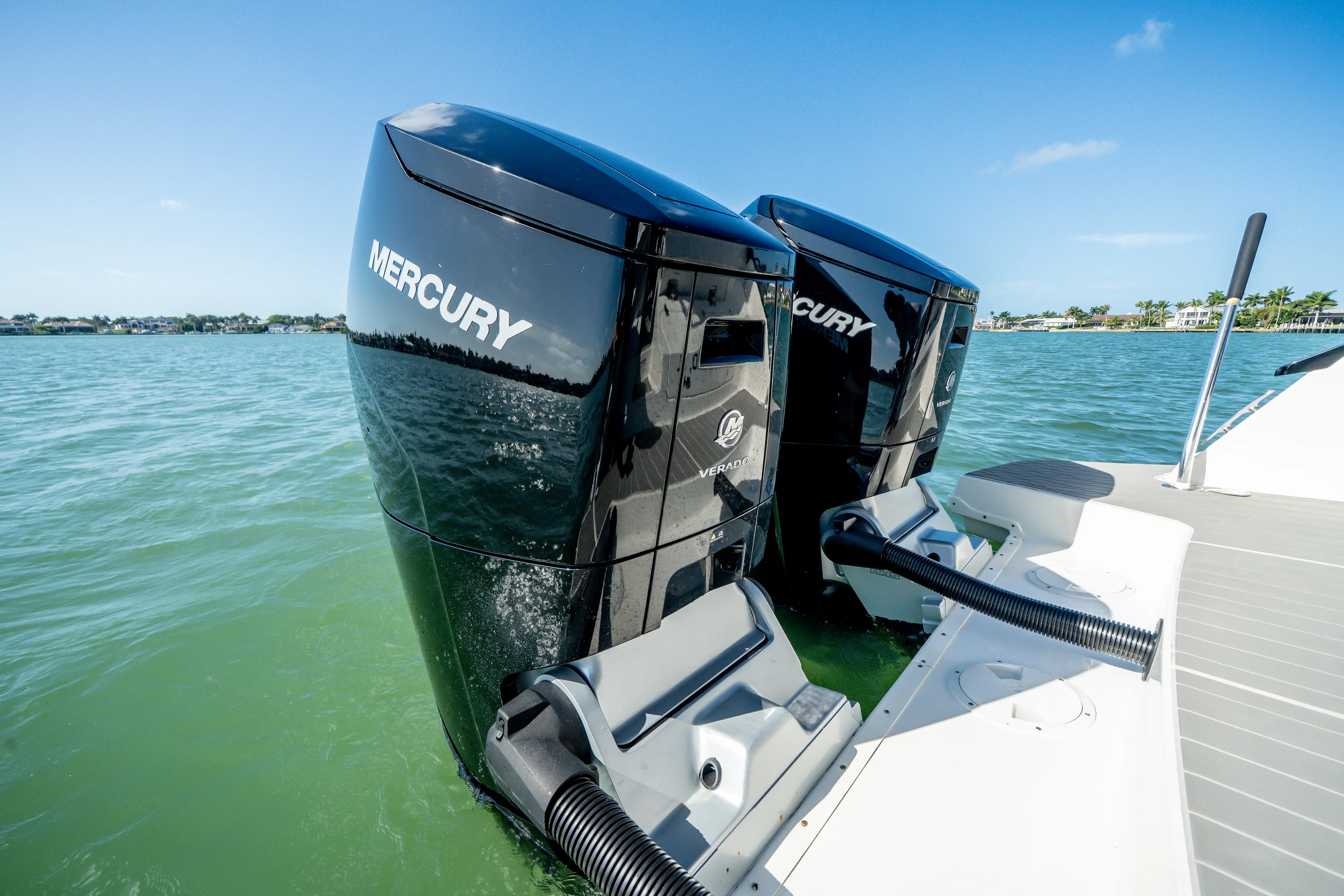 2025 Sea Ray 370 DA OB Image Thumbnail #5