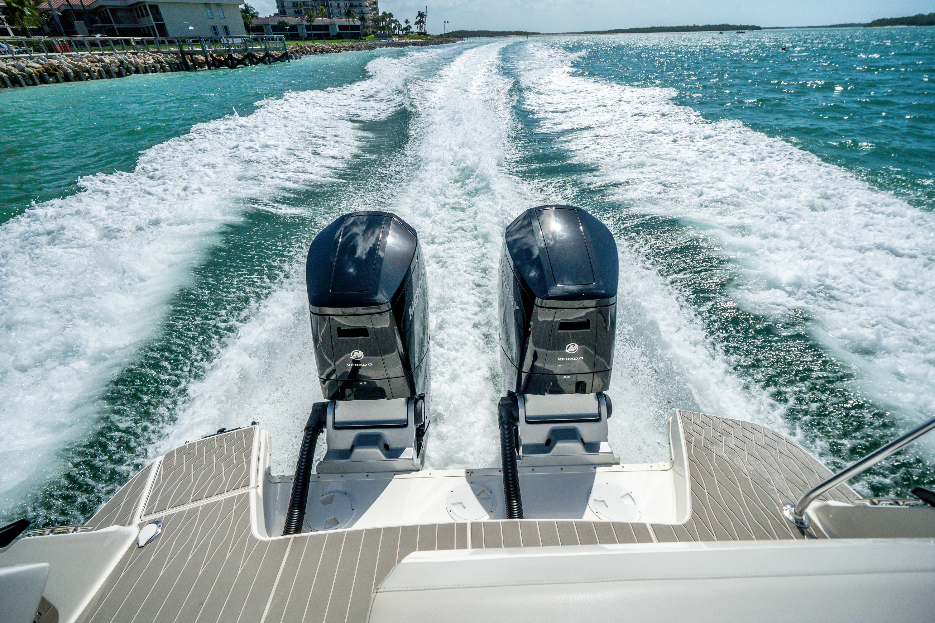 2025 Sea Ray 370 DA OB Image Thumbnail #31