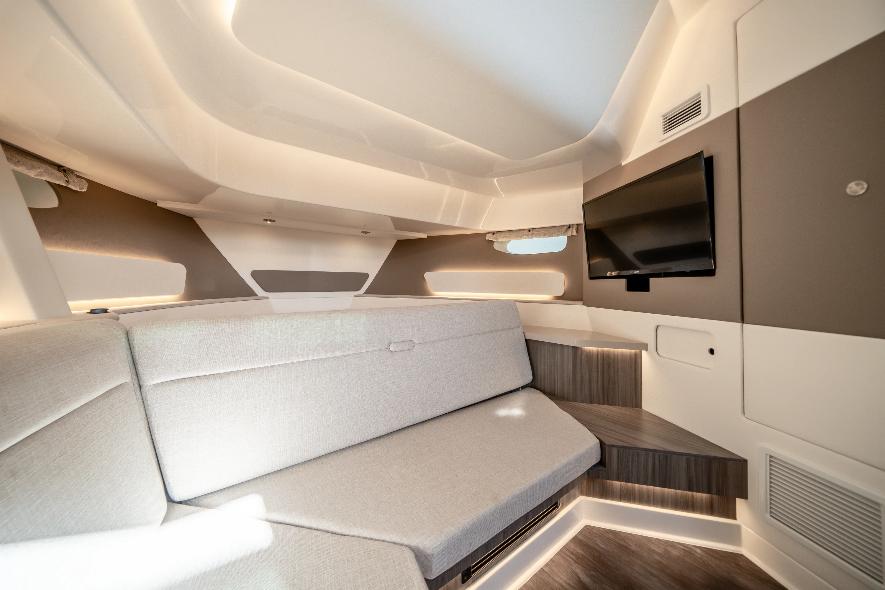 2025 Sea Ray 370 DA OB Image Thumbnail #19