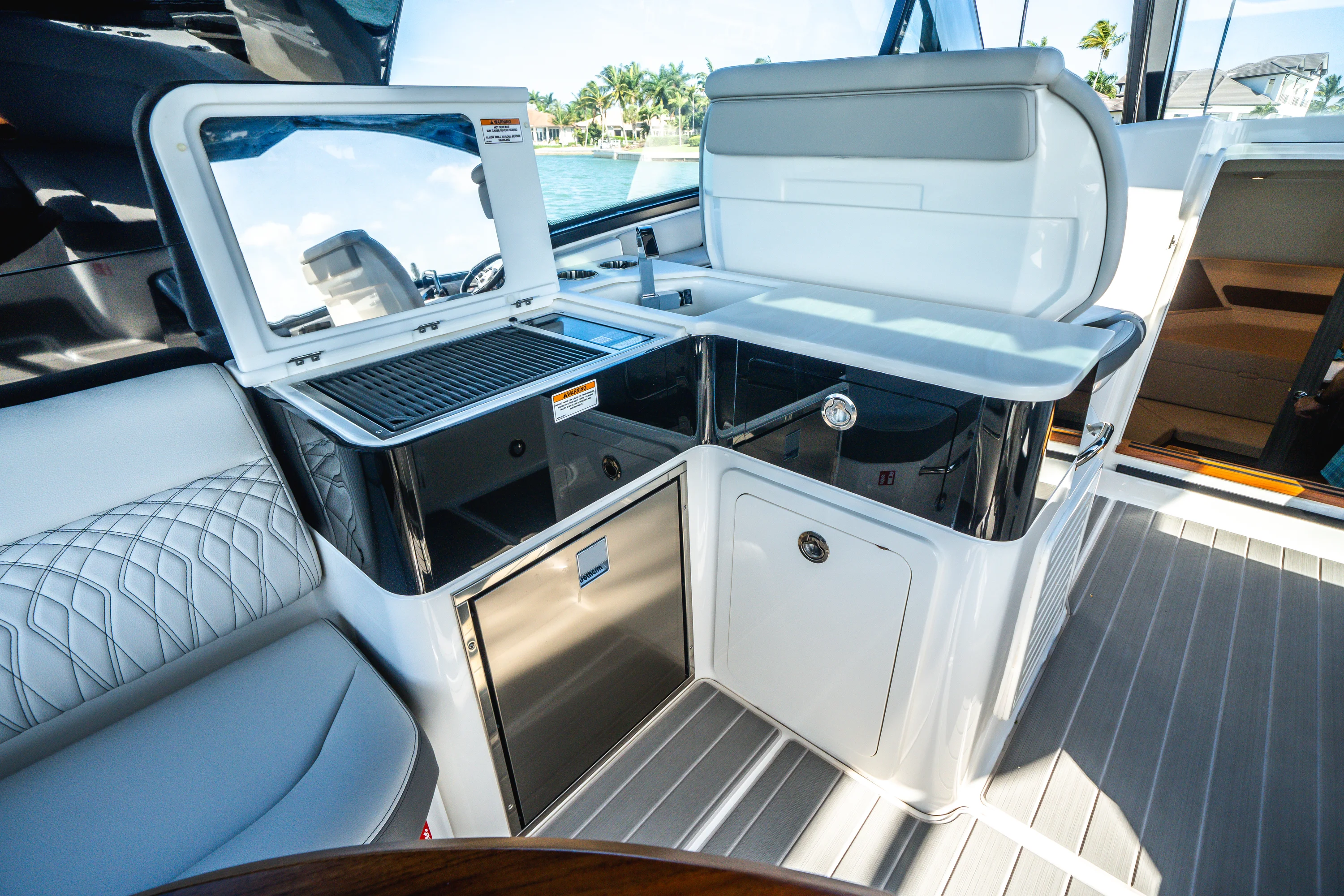 2025 Sea Ray 370 DA OB Image Thumbnail #10