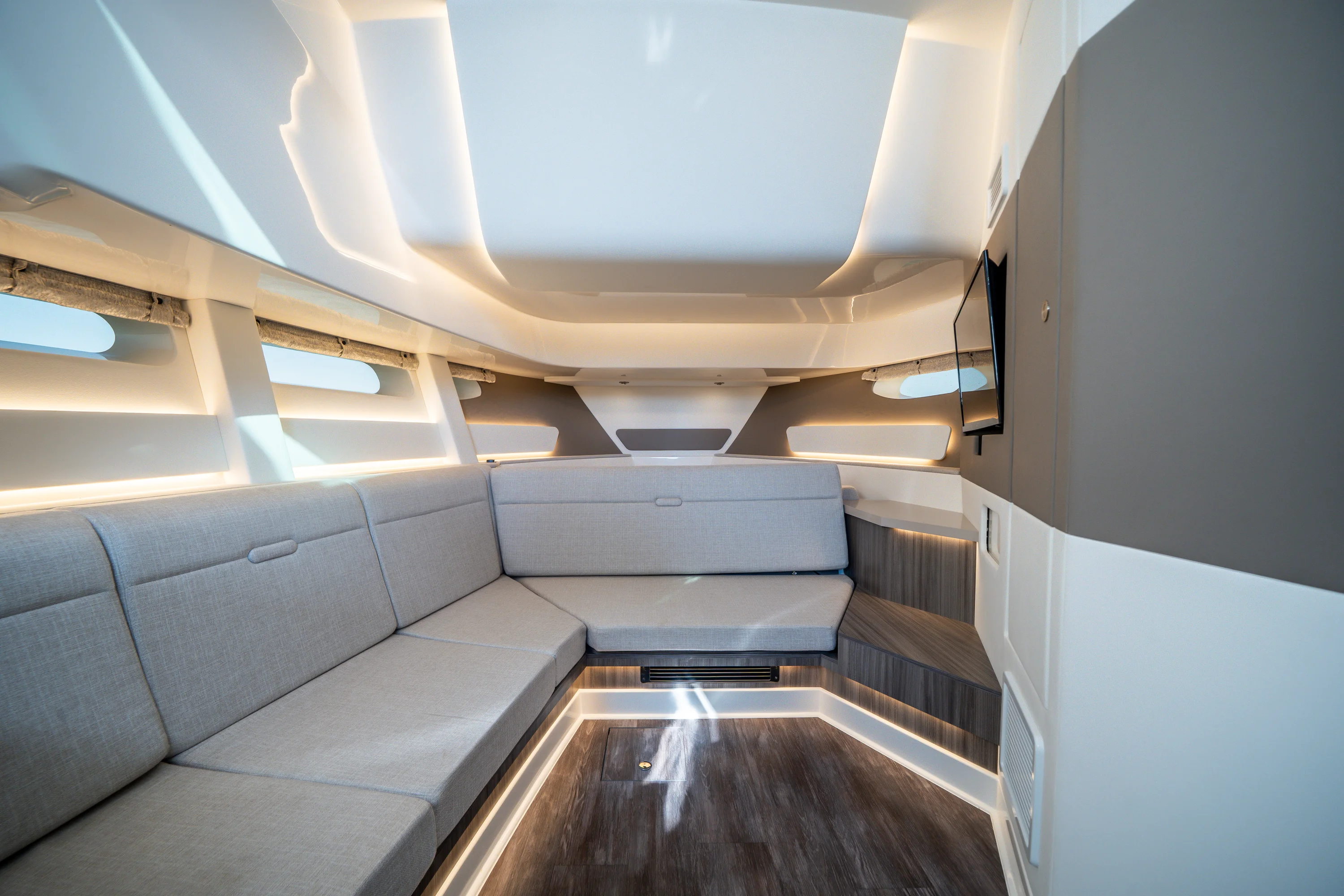 2025 Sea Ray 370 DA OB Image Thumbnail #18