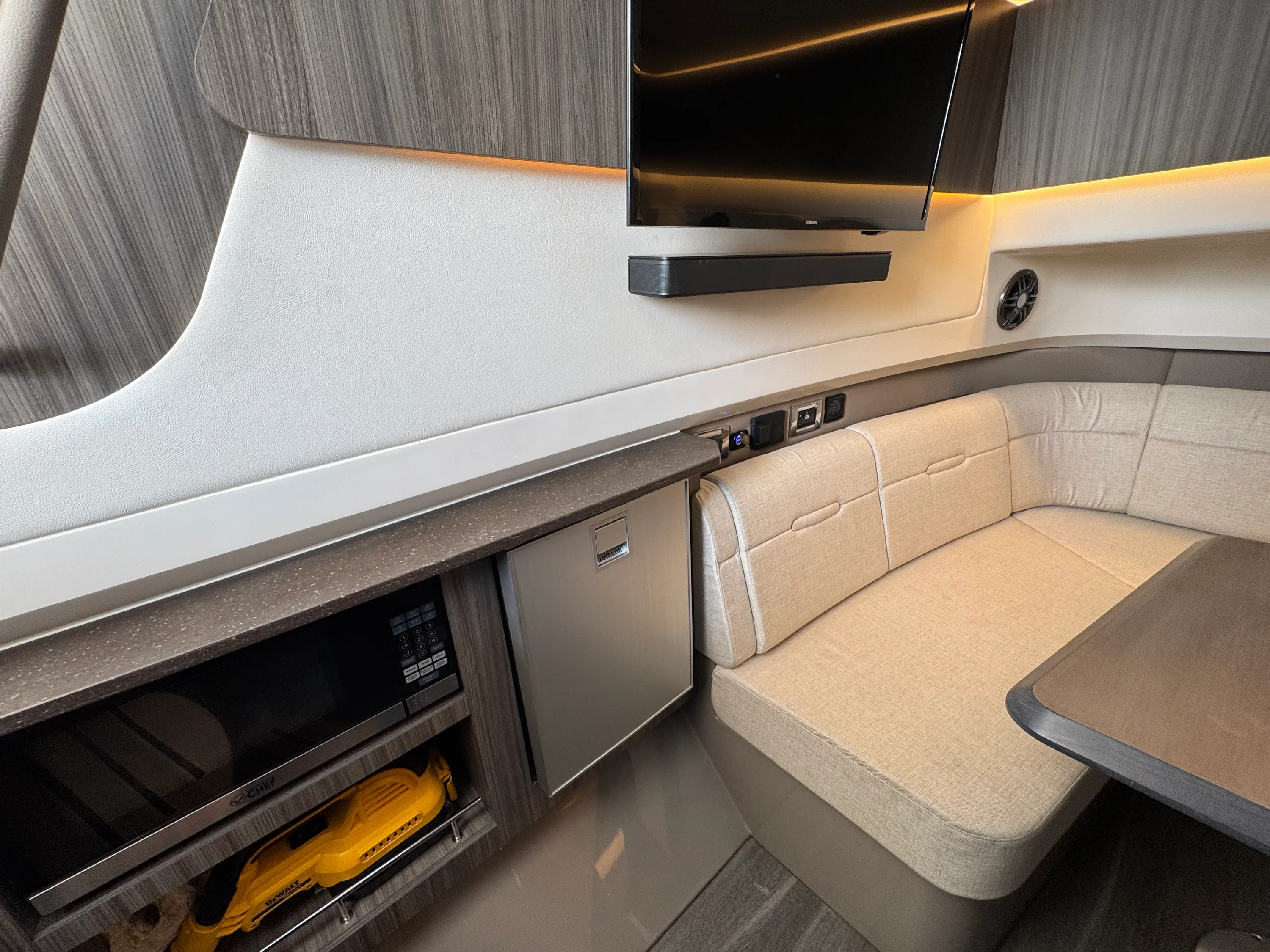 2023 Sea Ray 400 SLX Image Thumbnail #18