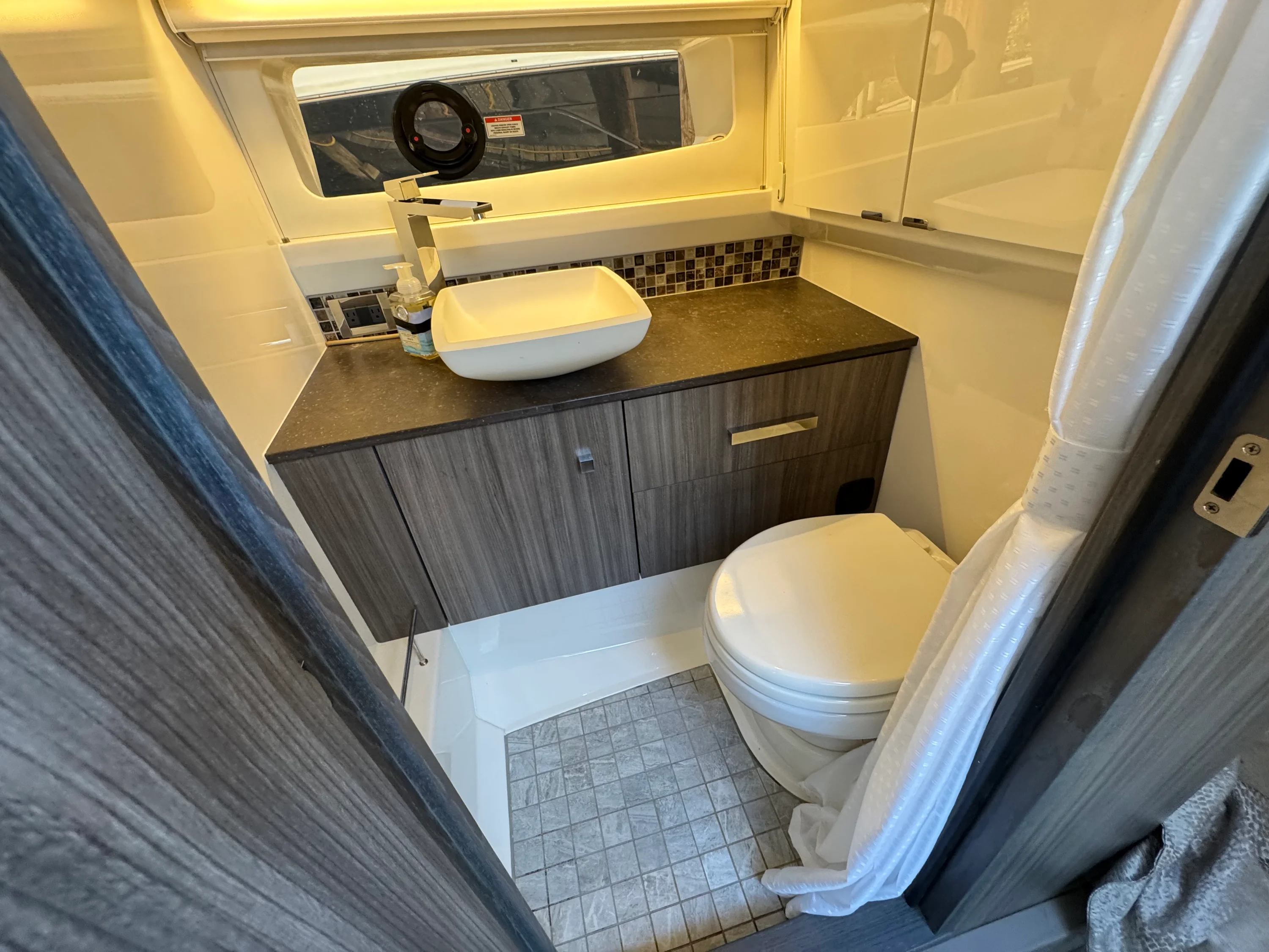 2023 Sea Ray 400 SLX Image Thumbnail #20